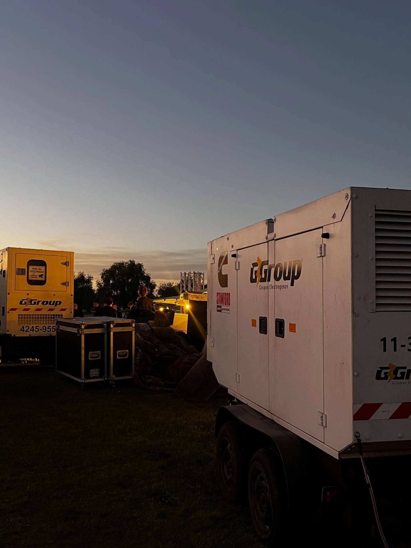 Una noche especial merece que todo funcione perfecto ⚡️⛳️
En esta boda realizada en el Club de Golf Newman, acompañamos el evento con un grupo electrógeno preparado para abastecer sonido, iluminación y toda la infraestructura necesaria, de forma estable y segura para @rental.pro 🎉
Nos encargamos del suministro de energía para que los novios, los invitados y los organizadores solo se preocupen por disfrutar. Cuando la energía no puede fallar, el respaldo tiene que estar a la altura del momento.
Si necesitas alquilar un grupo electrógeno ya sea para tu evento, comercio, hogar, clínica, etc, comunícate con nosotros!
WHATSAPP: +54 9 11 4245 9554
MAIL: energiagegroup@gmail.com
DIRECCIÓN: Av. Hipólito Yrigoyen 9598 - Lomas de zamora.
#evento #grupoelectrógeno #generador #generadoresdeenergía #grupoelectrogeno #energía