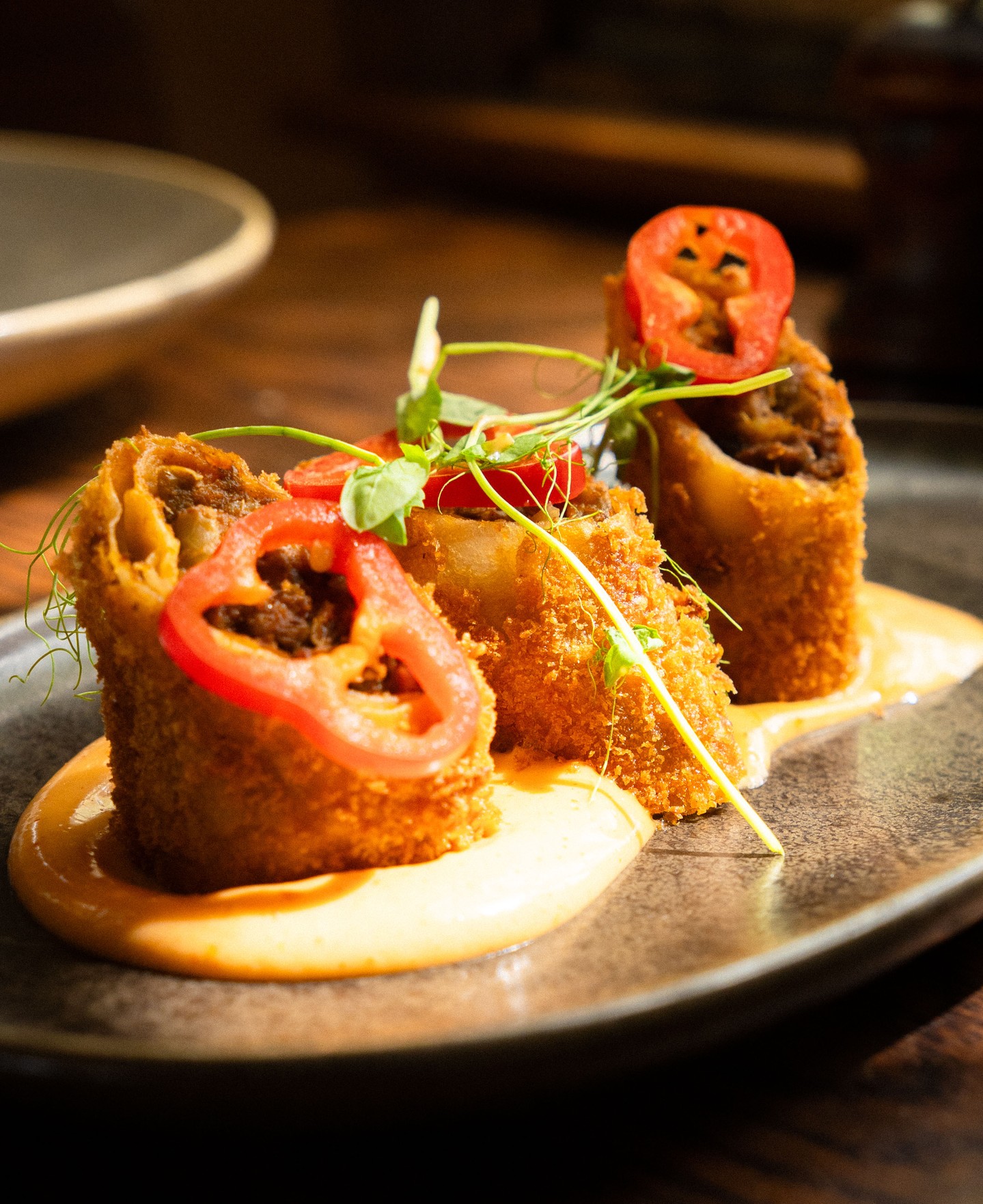 Crispy Pan rolls, spiced vegetables & sriracha mayonnaise. A favourite from the sharing menu.
.
.
.
.
#trentham #hepburnshire #daylesfordmacedonlife #macedonranges #cosmotrentham #thecosmopolitanhotel #onehourout #onehouroutofmelbourne #melbournefoodie #daylesfordmacedonlife #macedonrangeswine #countryvictoria #regionalvictoria #visitmacedonranges #visitvictoria