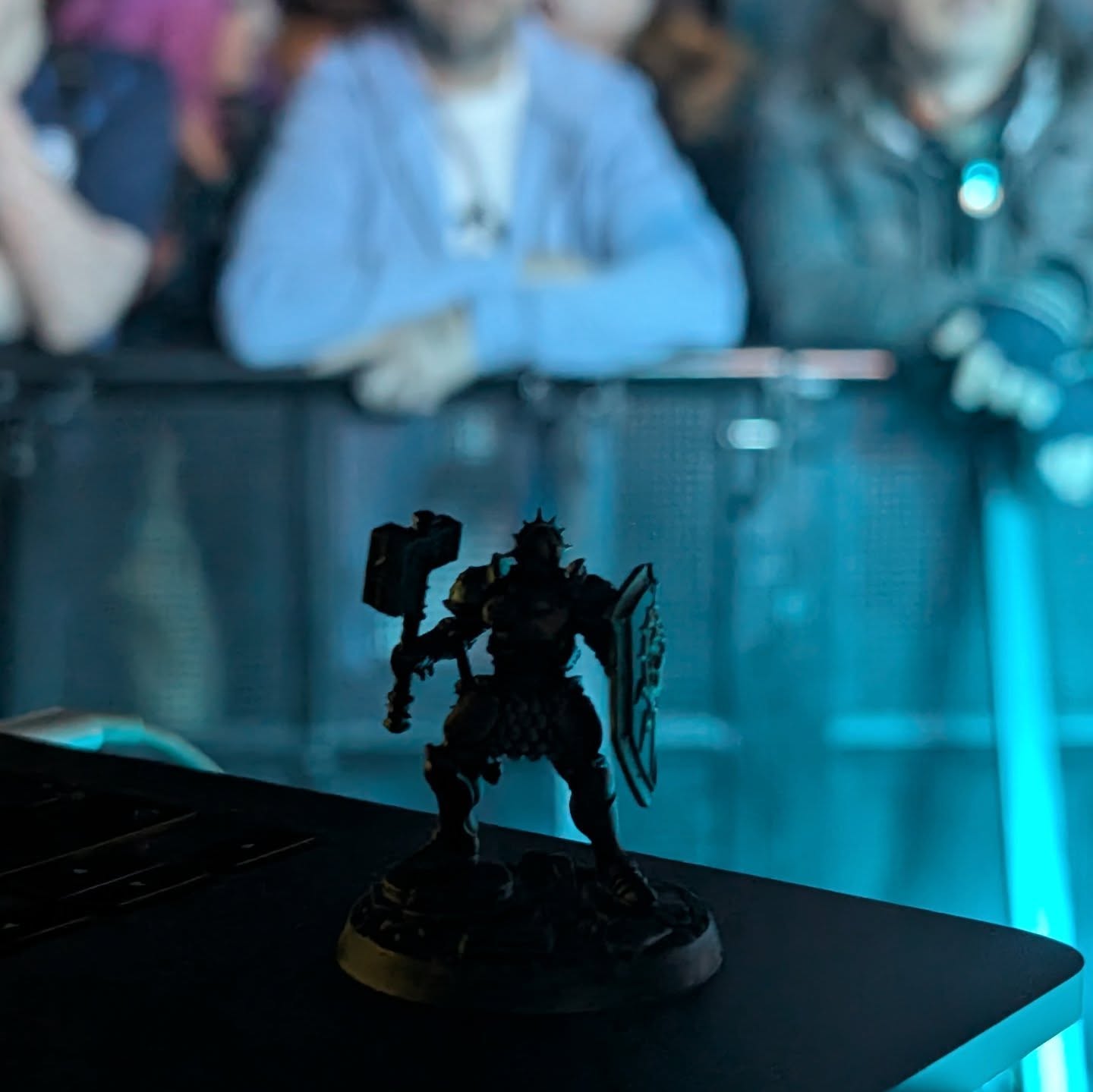 You may have noticed a distinct lack of posting. For that I can only apologize, as I have found myself somewhat busy between work, moving home, and temporarily replacing the brush for the bass. I'm back on tour with the E6 folk, and I decided it would be a wonderful idea to merge the two professions together. So if you happen to be at a show over the next couple of weeks, look out for this guy who will be acting as my metal mascot. And a big thanks to the York store staff who graciously allowed me to paint him up and bring him on tour
#warhammer #warhammercommunity #warhammerageofsigmar