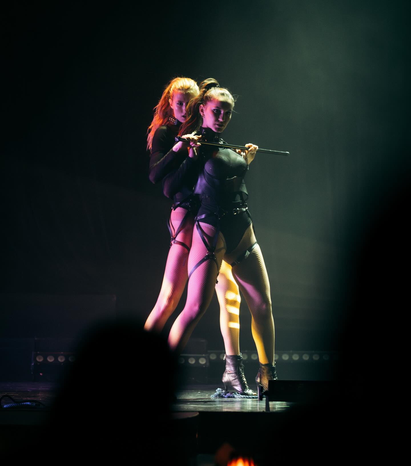 🔥 Why don’t you… step into our world?
Každé představení Femmeplay je o napětí, eleganci a ženské síle, která si bere prostor.
Tahle energie vás vtáhne – a už nepustí. ✨
#femmeplay #girlsinmotion #femmeshow #showtime #performanceart #dancephotography #sensualdance #femalepower #praguetonight #royaltheatre #liveperformance #artofmovement #showgirls #nightoutprague #czechartists #stagedance #danceinspiration #whydontyou