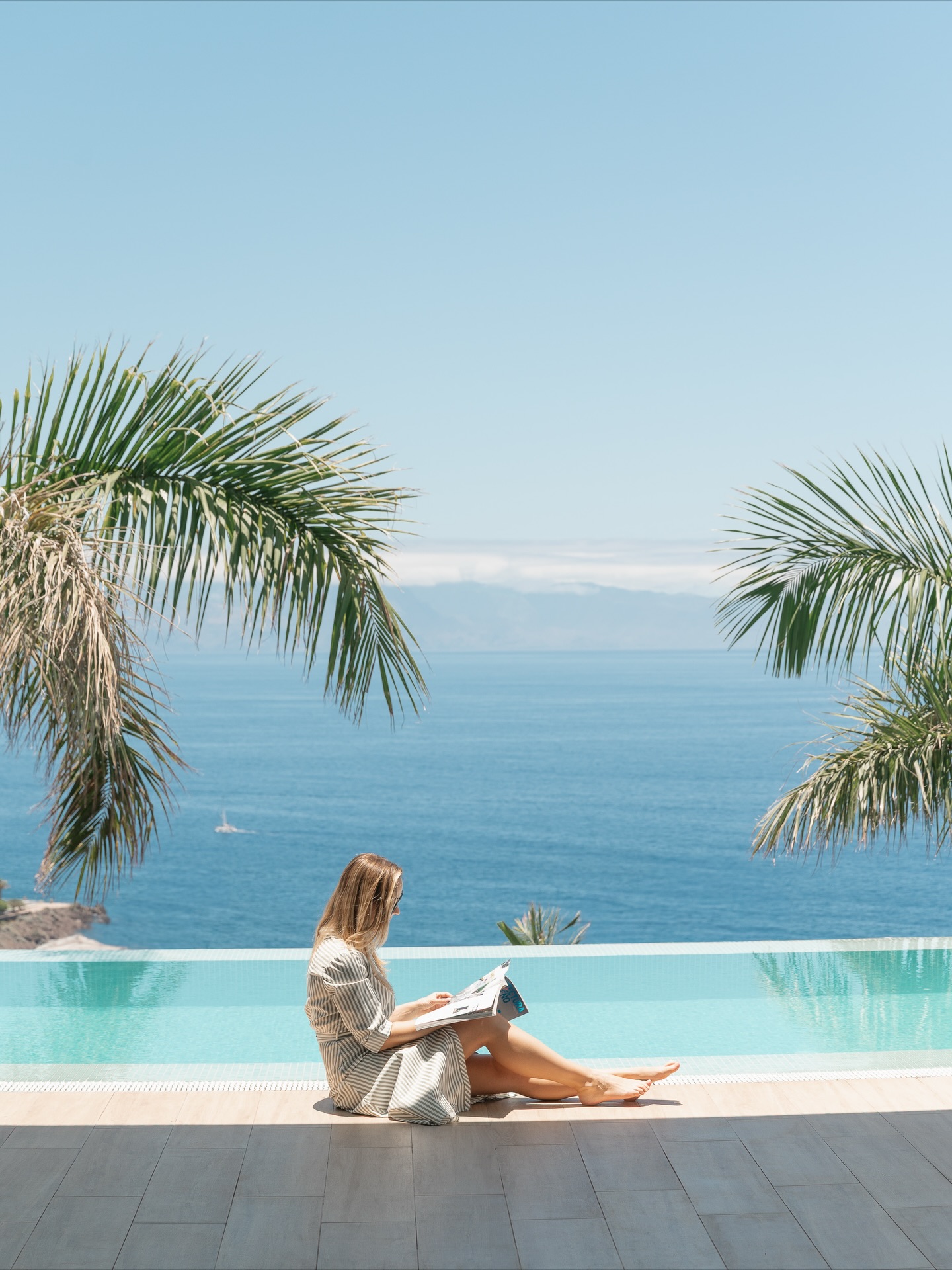 What an ordinary November day looks like here 🌞
A quiet day by the pool, sunshine on your skin, and absolutely no need for three layers of clothing.
And for the chilly ones — yes, the pool is heated. We think of everything 😉
Still looking for a little winter escape to the sun?
Our last spots are almost gone… book your warm-weather break while you can 💛
___
#winterescape #discovertenerife #visittenerife #vakantiehuis #holidayrental #holidayapartments #tenerifeholiday #boutiquerentals #luxuryrentalhomes #luxuryrentals #rentalhome
• Boutique rental home Tenerife, Luxury rental apartments Tenerife, Los Gigantes, winter escape in the sun, sea view, private pool