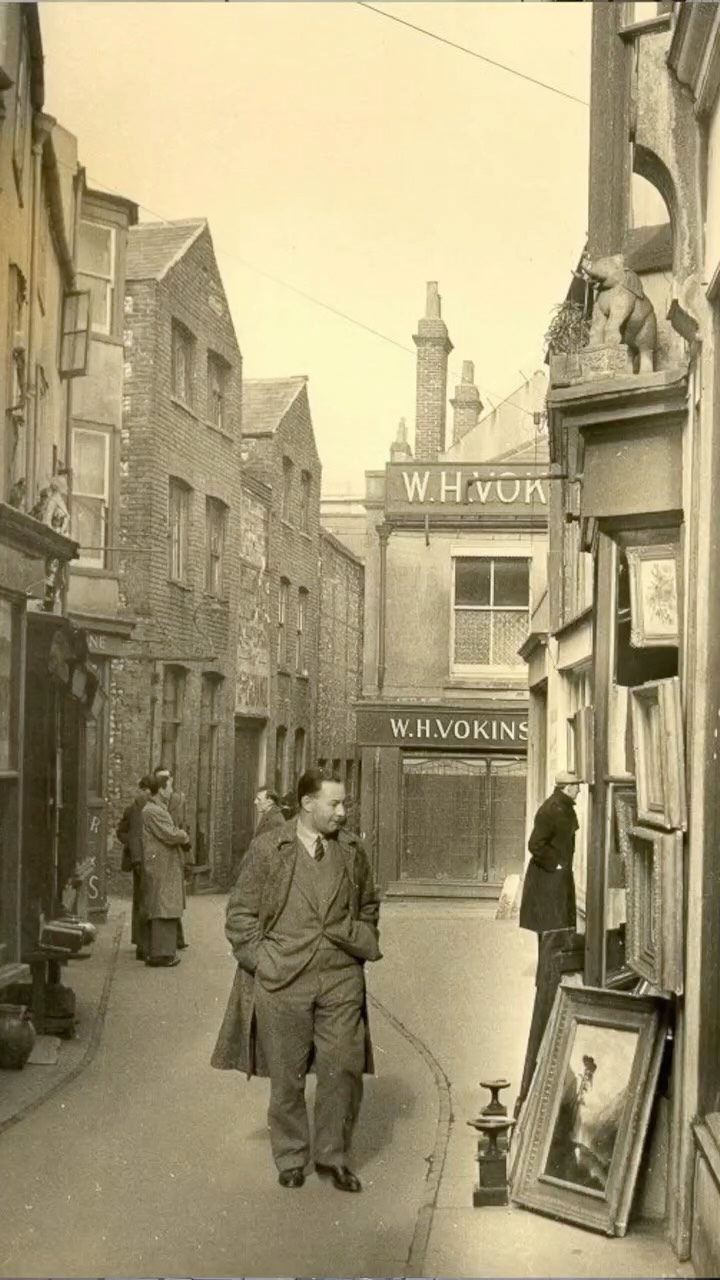Ever take a stroll through The Lanes and wonder what used to be?
Here’s a snapshot into the past, and that’s right, all less than 5 minutes away from your office 🖋️