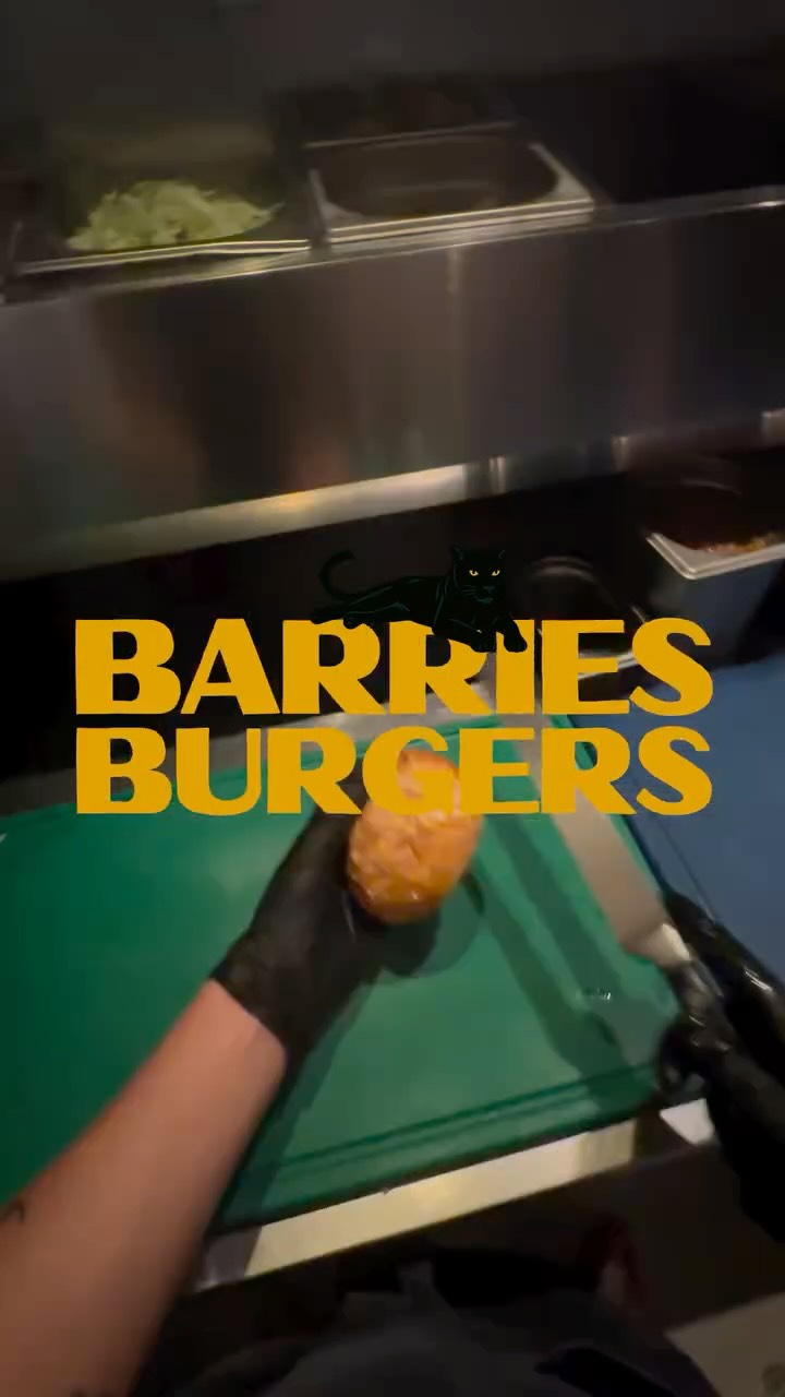 BARRIE BOUWT JE BURGER @wearebartine
#barrie