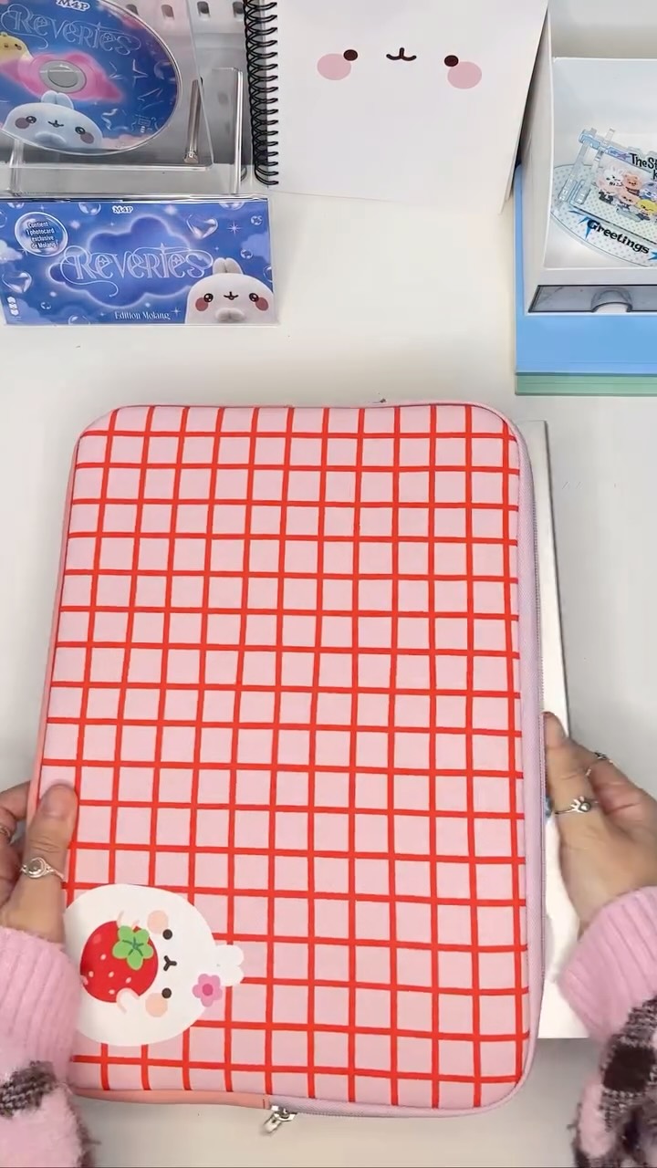 Getting set up with Molang x Wondee accessories 🎀
.
.
.
You can shop the collection on amazon (Only available in Europe) and corte ingles stores 🛍