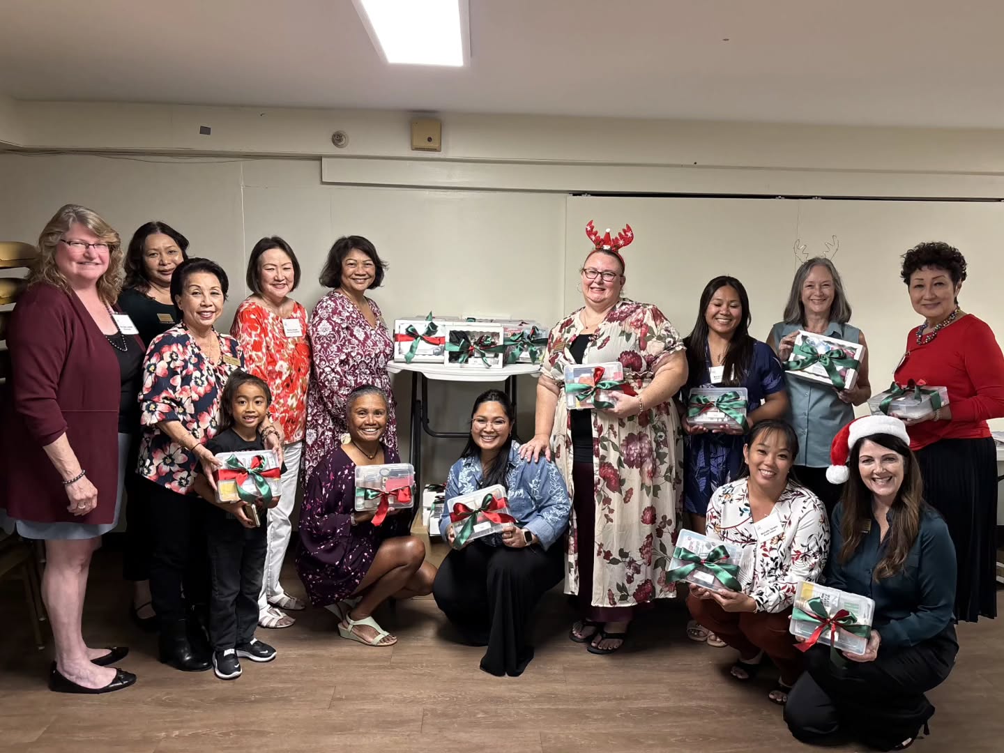 EWI of Honolulu's 2025 Holiday Gathering 💚🎄⛄️🎅🤶❤️
Mahalo to the Pagoda Hotel and to members and guests for bringing a delicious potluck feast. 🍣🍜🥟🍉🍐🍇🥗🧁🍗🥖🧀
This year we packed 53 goody boxes for the clients served by Waikiki Health clinics. As a member firm, this one is near to our hearts. What better to way to share our holiday aloha! 🎁
Mahalo to mistresses of games, Eden Minor and Denise Inos, and President Jacqui Sovde for demonstrating the correct placement of cups for Hungry Hungry Reindeer. 🦌
Happy Holidays to all!
#ewiofhonolulu #ewiholiday
