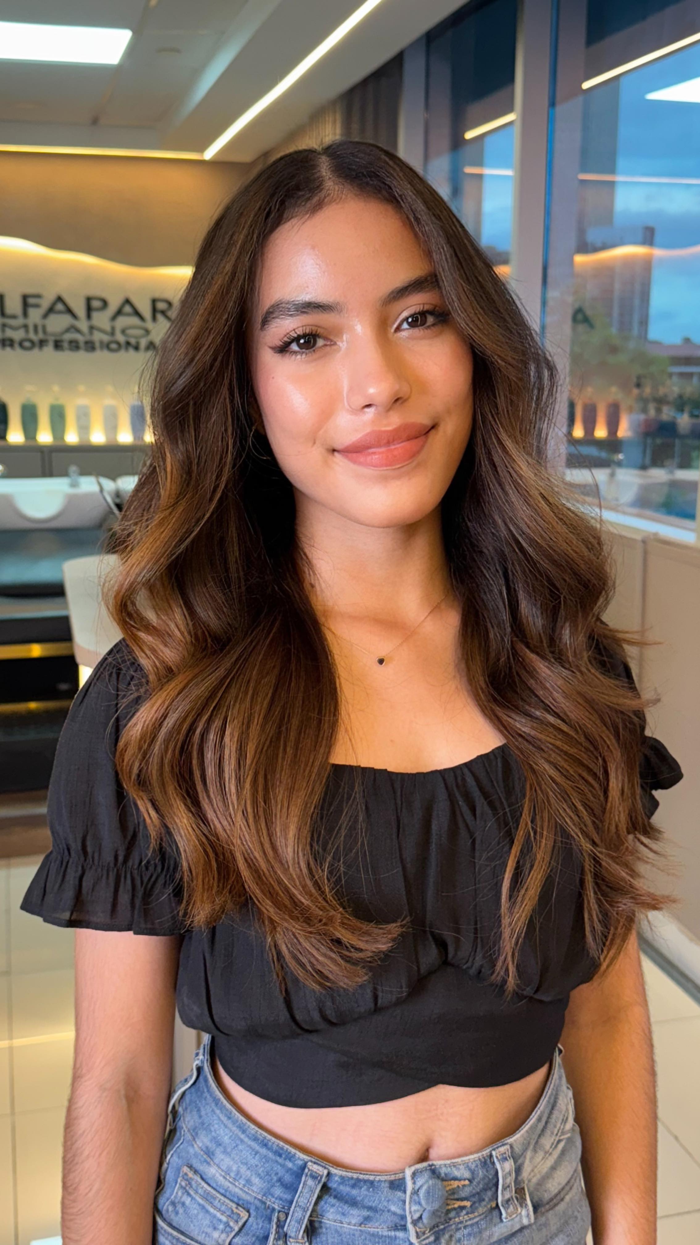 “Detrás de unas mechas hay un proceso completo que va más allá del precio. Calidad y resultados profesionales se logran con un servicio integral. ✨💇♀️ #panamacity #cambiodelook #salondebellezapanama