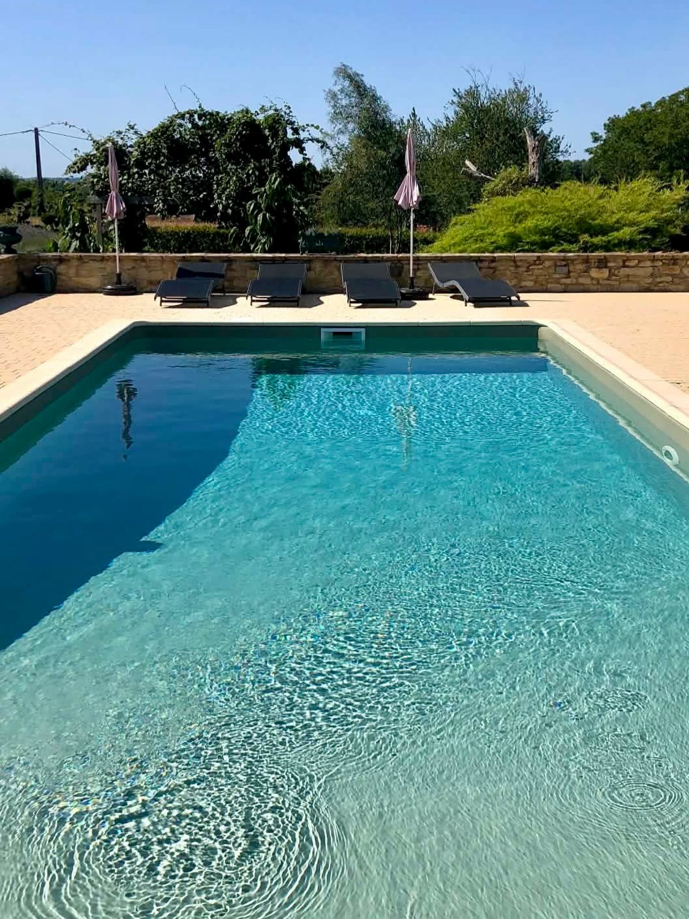 Father Christmas brings toys🎄🎁🎄
I bring pools☀️🕶️☀️
Guess which one you’ll still love in July? 😊😍😊 www.pristinepiscines.fr
#LuxuryPools #PoolDesignFrance #RenovationFrance #LuxuryOutdoorLiving #FrenchPropertyRenovation #SouthwestFrance #LuxuryHomesFrance #PremiumPools #DreamPool