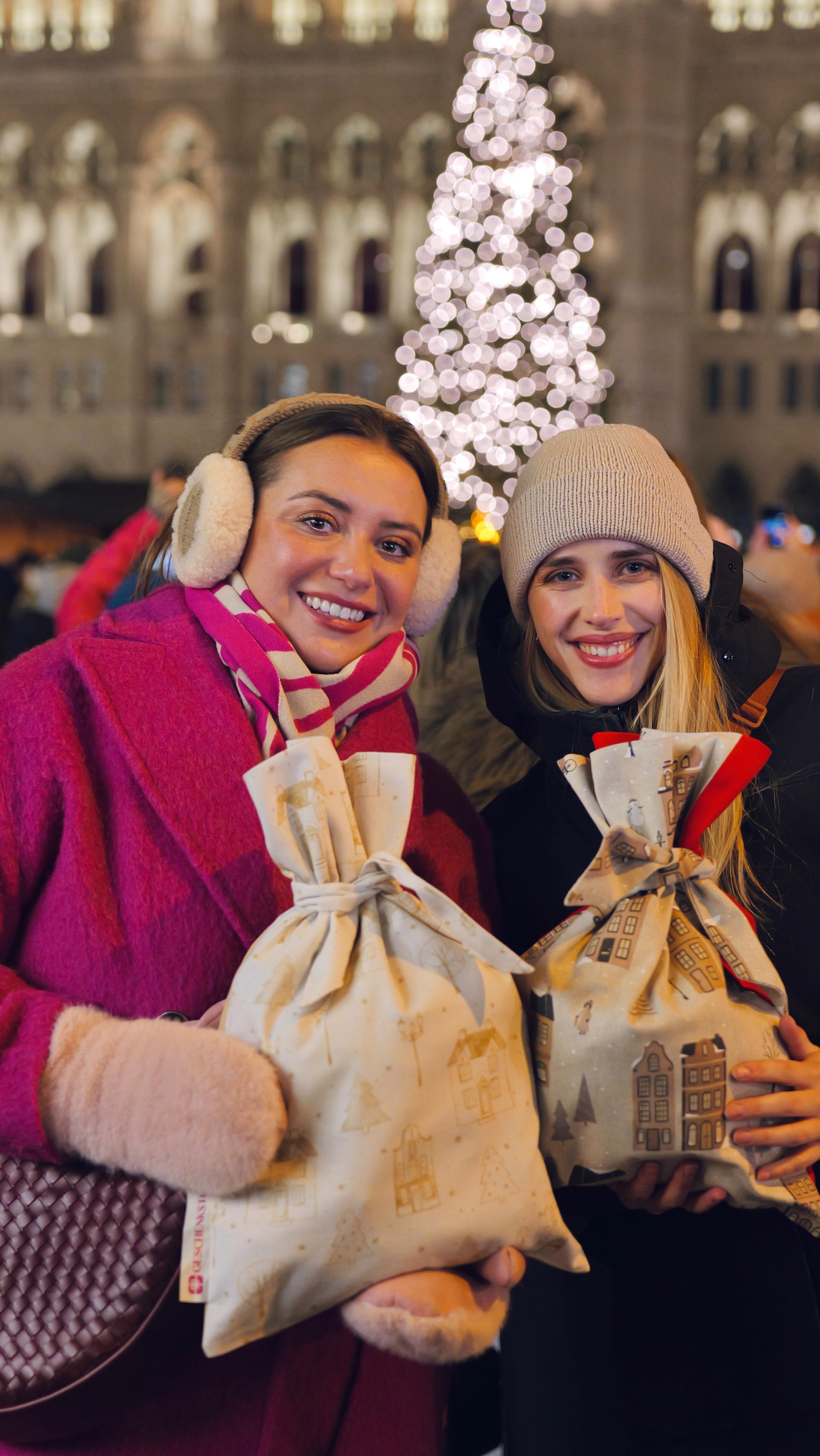 Geschenkstoff am Wiener Christkindlmarkt 🎄✨❤️
geschenkstoff.at
•
•
•
#Geschenkstoff #nachhaltigschenken #wiederverwendbar #stoffstattpapier #keinmüll #zerowaste #comingsoon #ecofriendly #nachhaltig #weihnachten #Geschenk