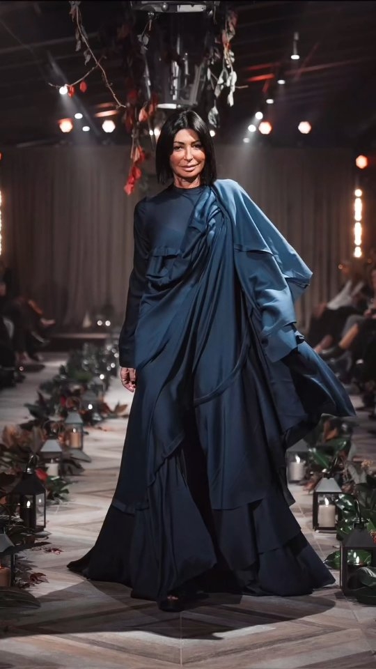 The Dancing Dress. 🌬️
15 meters of ethereal fabric enclosed in a single gown. A voluminous design that, despite the sheer quantity, proves unexpectedly light and gracefully follows your every move.
Can you feel the lightness?"
#dress #etherealfabric #maxidresses #lightness #fuzia #fashion #quality
#mood #tailor #designer #moda
#italiancouture #dancing