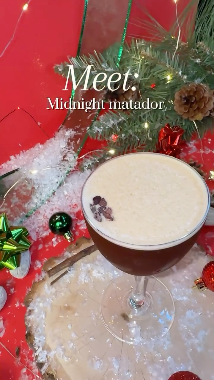 Holiday magic is best served in a glass ✨
Our festive cocktails are here to sleigh! Stop by The Carvery and toast to the season. 🎄🍸
.
.
.
.
#SipSipHooray #HolidayCocktails #TheCarveryLB #LongBeachEats