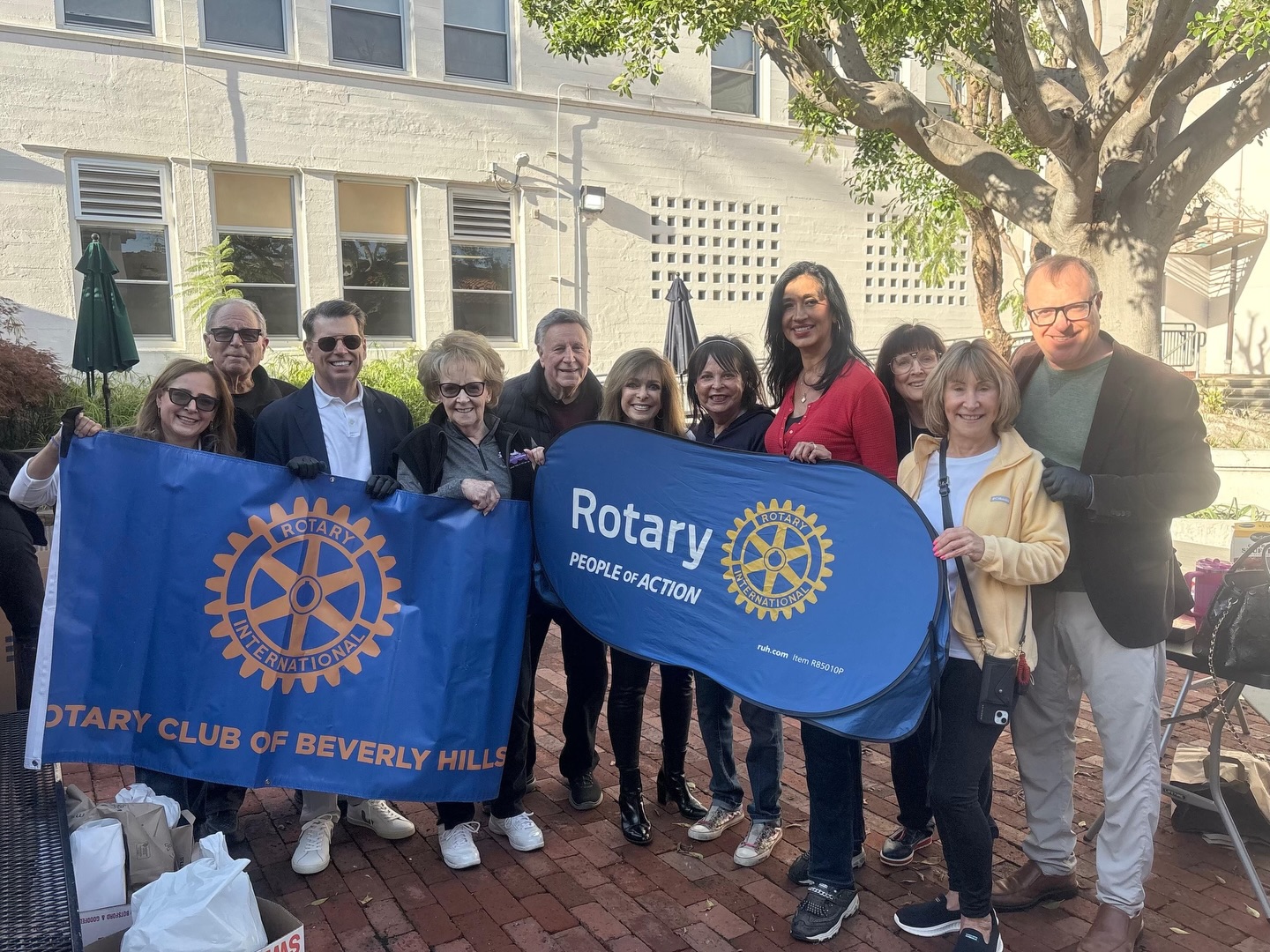 Members of the Beverly Hills Rotary Club donated and boxed Thanksgiving meals to be delivered to over 20 BHUSD families to brighten their holiday season! š¦ Happy Thanksgiving!