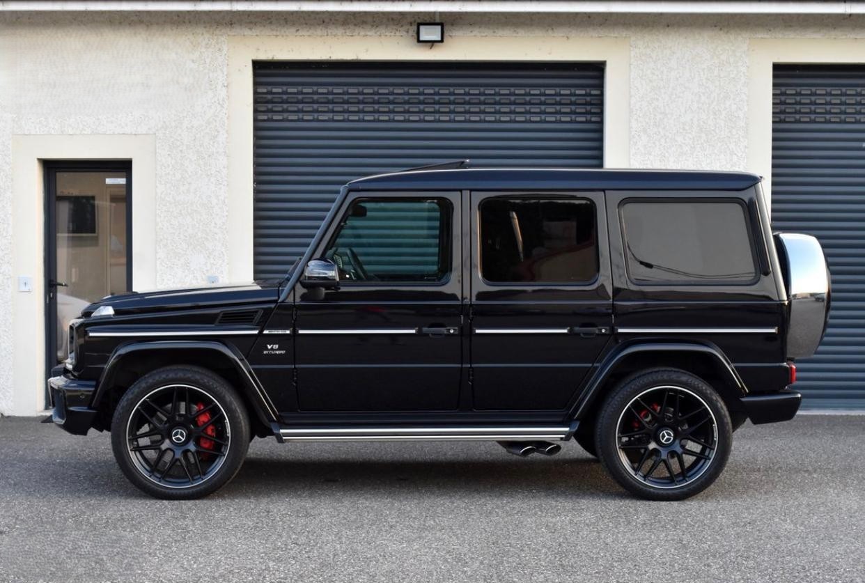 Mercedes G63 AMG 544ch – Le mythe disponible à la location !
Découvrez l’un des véhicules les plus emblématiques au monde : le Mercedes Classe G 63 AMG V8 Bi-Turbo 544ch. Une présence unique, une sonorité inimitable et un confort de haut niveau. Ce modèle, déjà considéré comme un futur collector, est idéal pour un mariage, un shooting, un week-end haut de gamme ou un séjour sur la Côte d’Azur.
Performances
• V8 Bi-Turbo 544 ch
• Boîte auto 7G-Tronic
• Transmission intégrale 4MATIC
Équipements principaux
• Sellerie cuir Designo
• Sièges électriques, chauffants et ventilés
• Ciel de toit alcantara
• Toit ouvrant
• Son Harman Kardon
• Palettes au volant
• Caméra de recul, radars AV/AR
• Détecteur d’angle mort
• GPS, Bluetooth, USB
• Marche-pieds, jantes AMG
Un véhicule d’exception, prêt à offrir une expérience unique. Réservez votre Classe G 63 AMG et profitez du meilleur de Mercedes-AMG.
Lien pour faire une demande de location : https://turo.com/fr/fr/location-suv/france/bouc-bel-air-13/mercedes-benz/classe-g/3463881