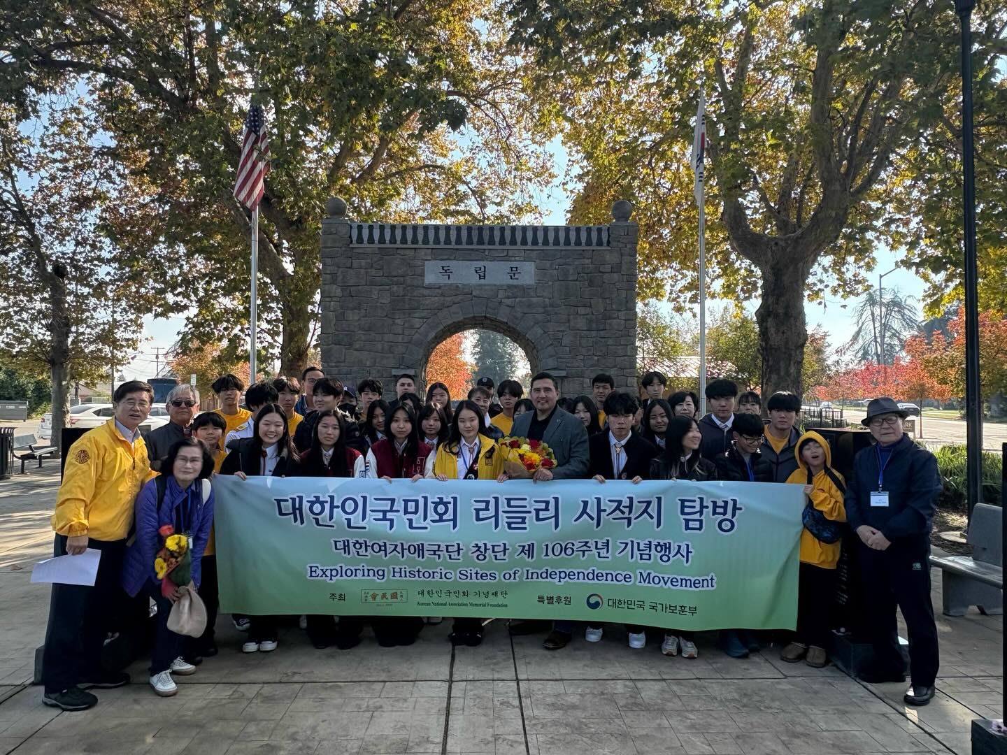 Hwarang members wrapped up the Dosan Webinar with a meaningful field trip, exploring Korean American history up close and honoring the legacy of Dosan Ahn Chang Ho. 🇰🇷
#hwaranginternational #화랑청소년재단 #youthleaders #leadership #koreanamerican #honoringhistory #hwarangyouthfoundation
