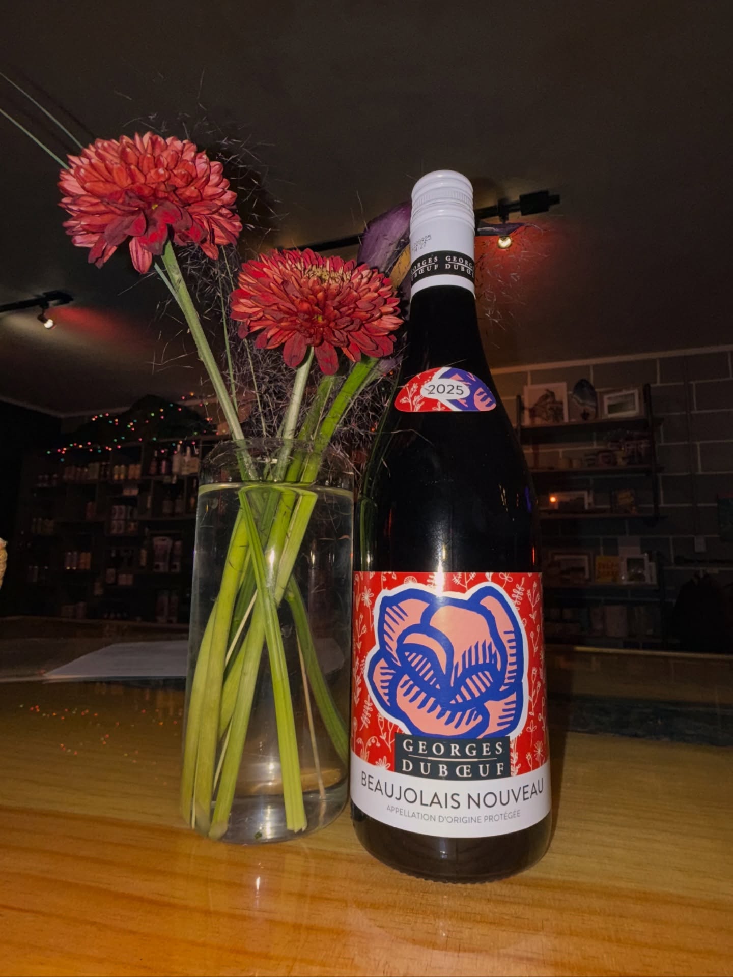 Beaujolais Nouveau🌾🌸🍓🌺🍌🍒
a delightful red wine from the Beaujolais region of France, is celebrated for its fresh and fruity character, showcasing flavors of red berries like strawberries and cherries, with floral notes and hints of banana. Released on the third Thursday of November, it marks the end of the harvest season and is best enjoyed slightly chilled. This light-bodied wine pairs perfectly with charcuterie, roasted poultry, and light pasta dishes, making it an ideal choice for holiday gatherings. Its global celebration fosters joy and community, adding a festive touch to your toasts with friends and family. Cheers! 🍷✨