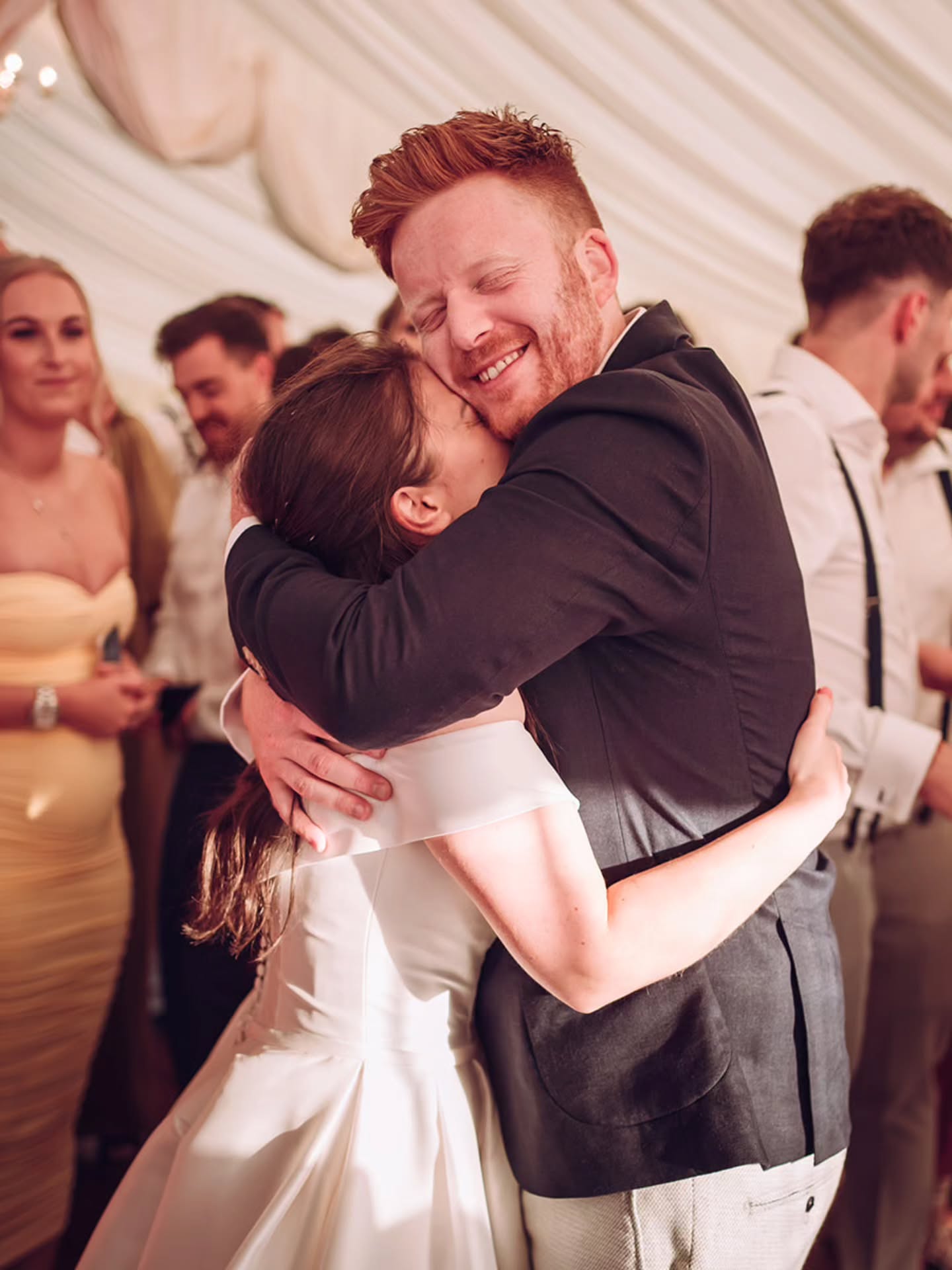 The one where David and Bex and the squishy hug ⚡️
--
Happy Friday!
.
.
.
.
.
#weddingvibes #weddingphotography #hampshireweddingphotographer