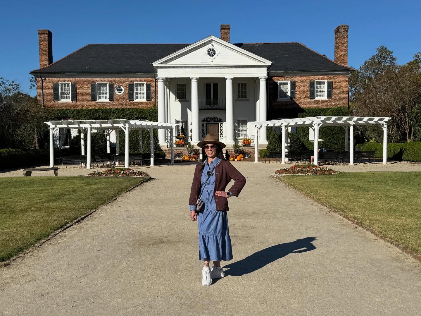 Strolling down Boone Hall’s iconic Avenue of Oaks felt like stepping into a movie set 🌿✨ (and yes, The Notebook was filmed here!). The history, the grounds, and the sheer beauty of this plantation made the day unforgettable.
🎥 The vlog is out now — come along as we share the ups, downs, and all the unexpected twists from our Charleston adventure!
#BooneHallPlantation #CharlestonVlog #TravelVlog #HistoricCharleston #AvenueOfOaks #TheNotebookFilm #CharlestonTravel #PlantationTour #SouthernCharm #TravelStories #VlogOutNow #NewVlog #CharlestonEats #DayInCharleston