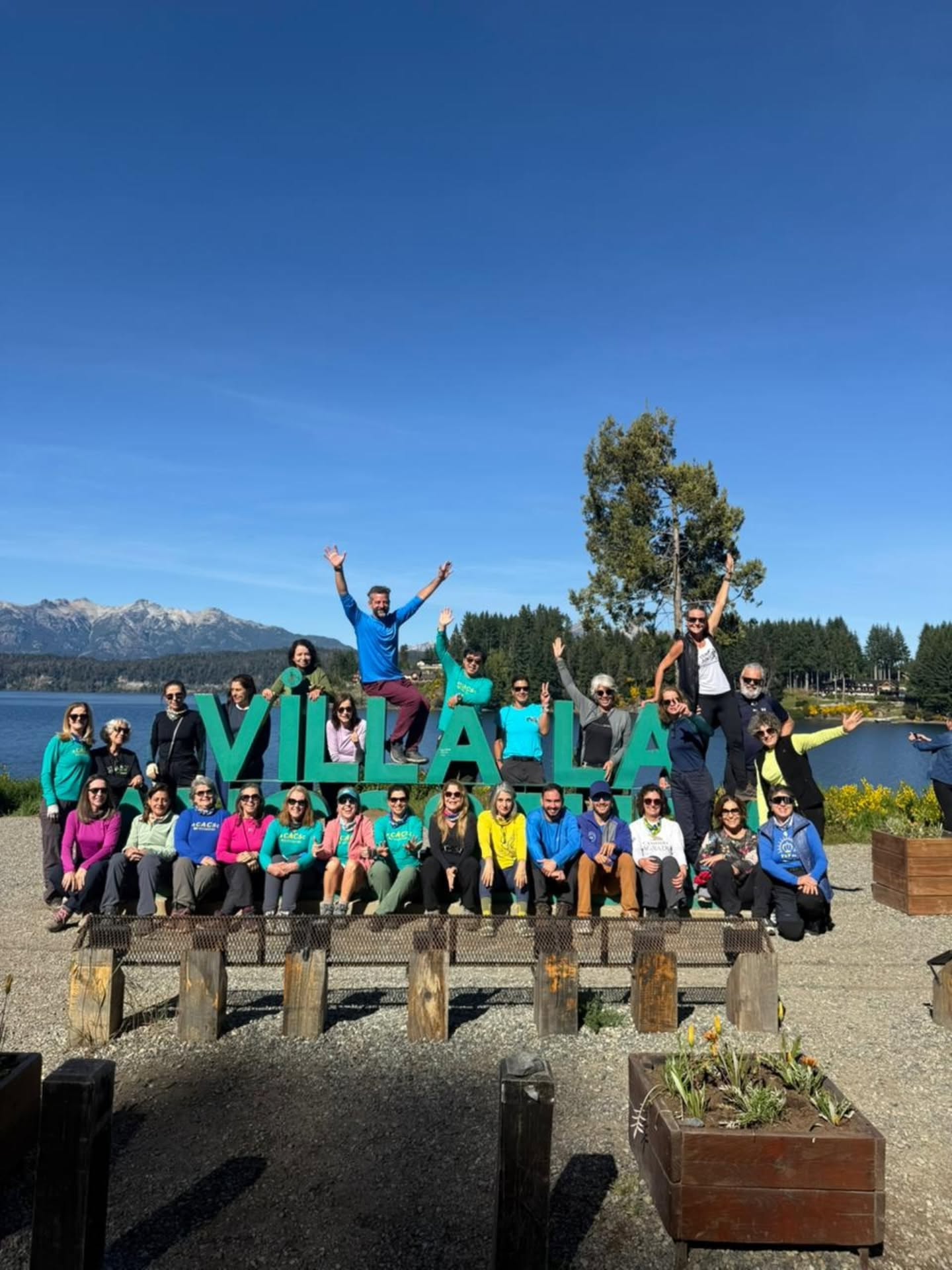 Alguns associados da ACACSC estão em um grupo da @patagoniawalk caminhando na Rota dos 7 Lagos na Patagônia Argentina e Pucón na Patagônia Chilena. Curtam está aventura e apreciem a beleza da região, através do olhar atento da associada Clara. Boa caminhada para todos. 👣👣👏👏