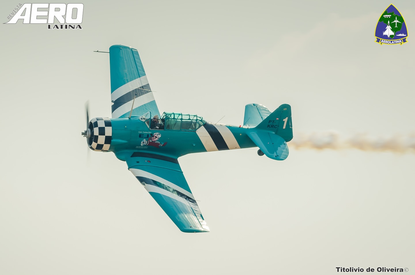 Bora relembrar de uma fotografia feita em um evento muito legal, o Cmte. Hernani voando o PT-KRC do eterno Cmte. Carlos Edo realizando uma belíssima passagem durante o tradicional Itápolis Airshow no ano de 2021!
#aviation #aviation_lovers #aviationphotography #warbird