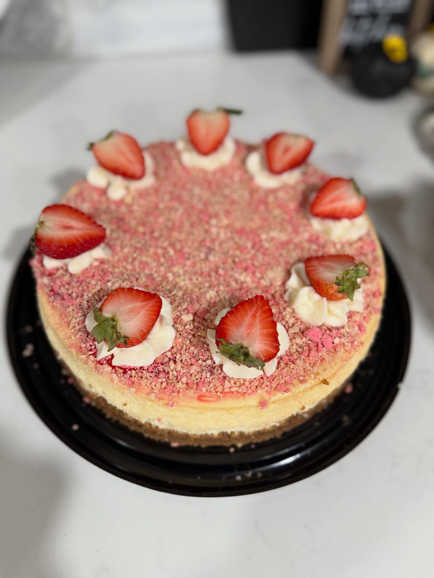 Strawberry crunch cheese cake