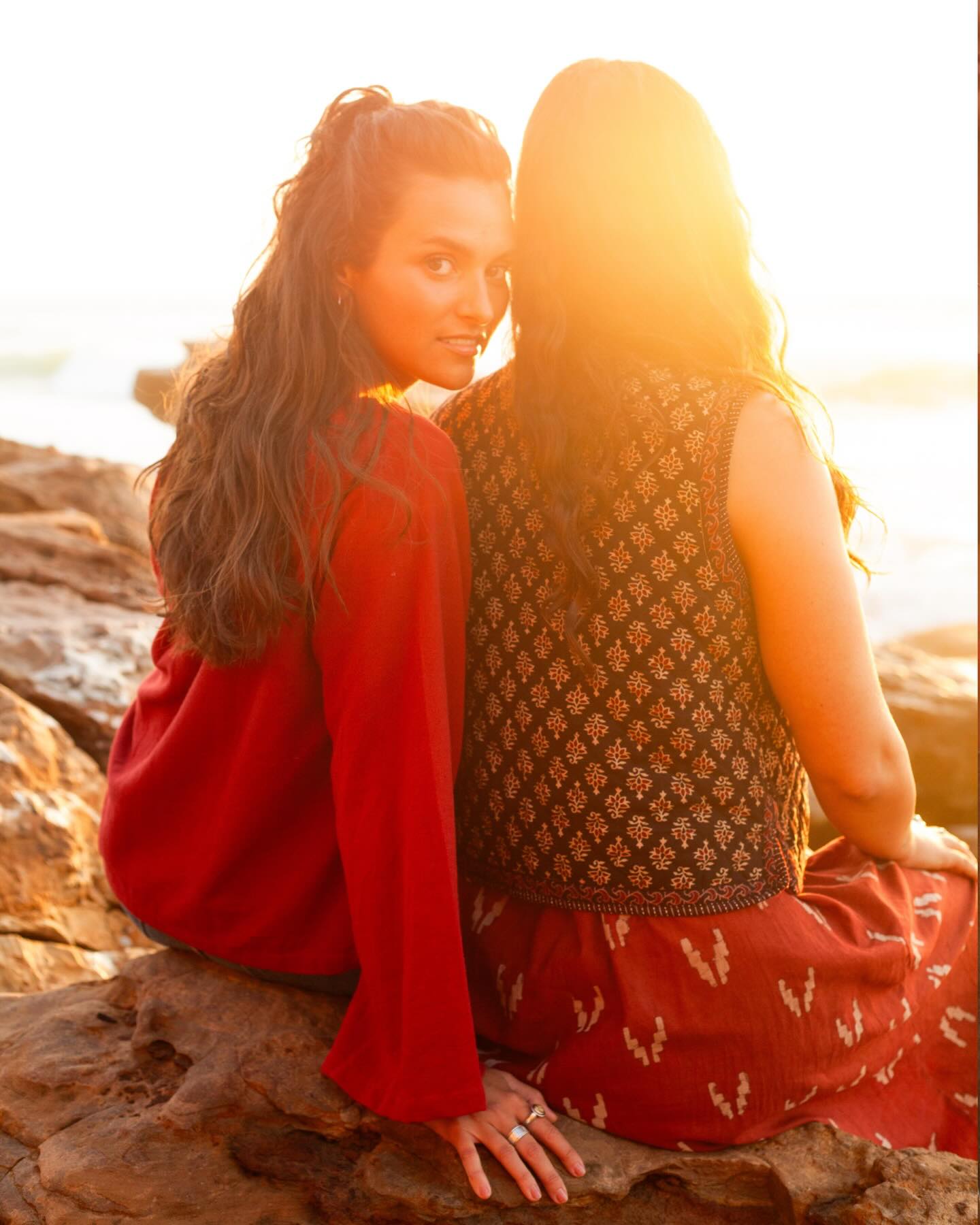 Did you know that most of the women you see here on my Insta wearing Thaamsz are not professional models, but my beautiful friends and amazing women I cross paths with on my journeys? ✨
Most of the time, when I am traveling with a friend, we simply take photos along the way. Different days, different outfits and different places. We wander around and whenever we find a beautiful wall or a cute little corner, we take a few photos and continue our day.
And when I am traveling alone, I step out of my comfort zone and ask inspiring women I meet , in a café or just on the street. Many of them have never done a photoshoot before, yet they look so stunning. So a little ode to all these lovely ladies who bring the Thaamsz pieces to life! 🤍
Like in this picture during my trip in Morocco with @christinegialamatzi and @irinaaguimaraes 🌙✨
I feel so thankful that through Thaamsz I get to meet so many of you beautiful, kind and like minded women. Not only while traveling, but now also in the store and of course here on Instagram.
New pieces have just been added to the online shop, like this amazing waistcoat (a favourite of many of you, so almost sold out already) this beautiful dress and the blouse from the Basic Cotton Collection.
xxx
THAAMSZ.com