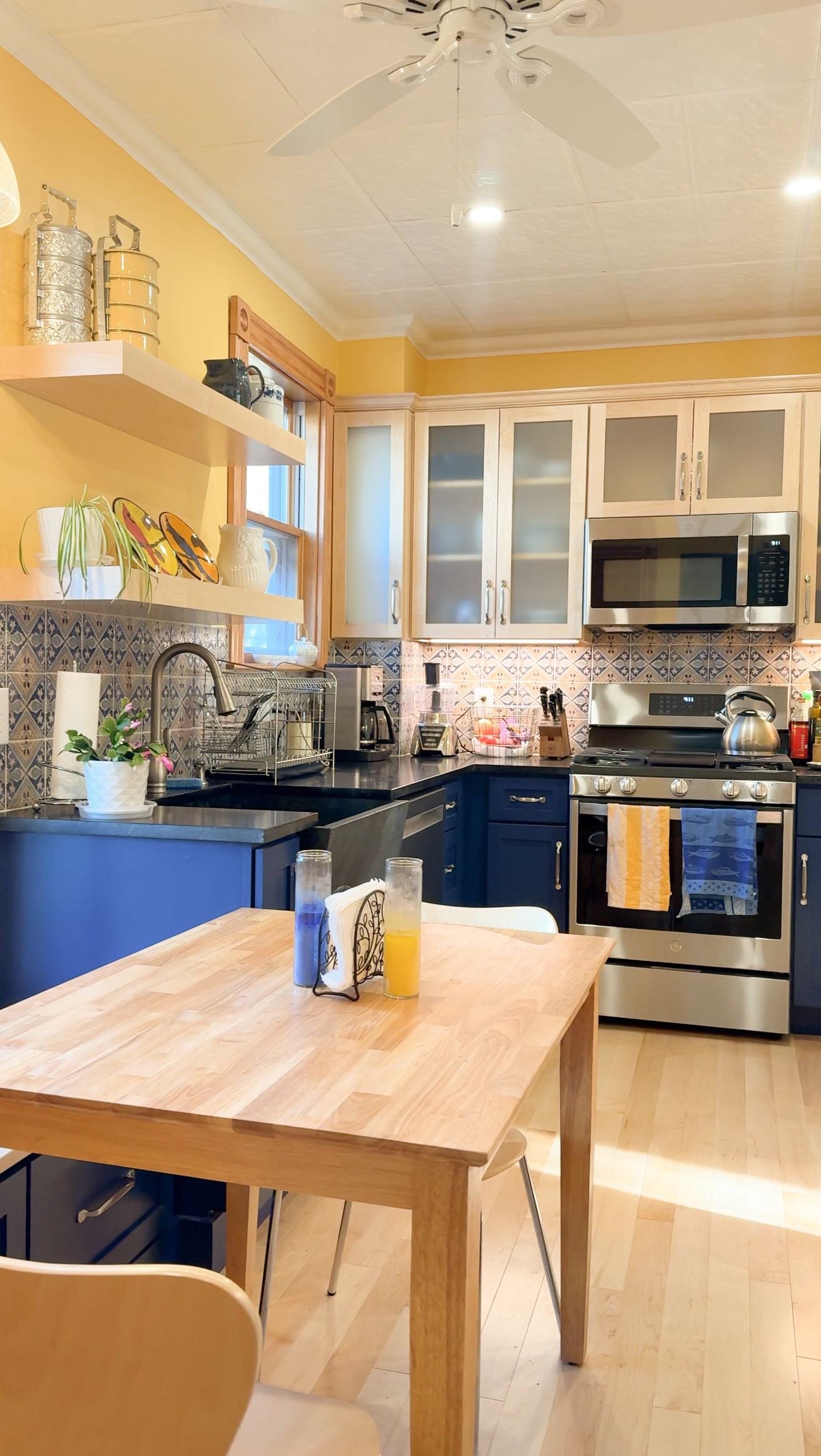 A fresh kitchen, a brighter space, and a home that finally feels like you. ✨
Welcome to your new favorite room in the house. 🏡💛
•
•
•
#homesweethome #hshbllc #homerenovation #renovationlife #renovation