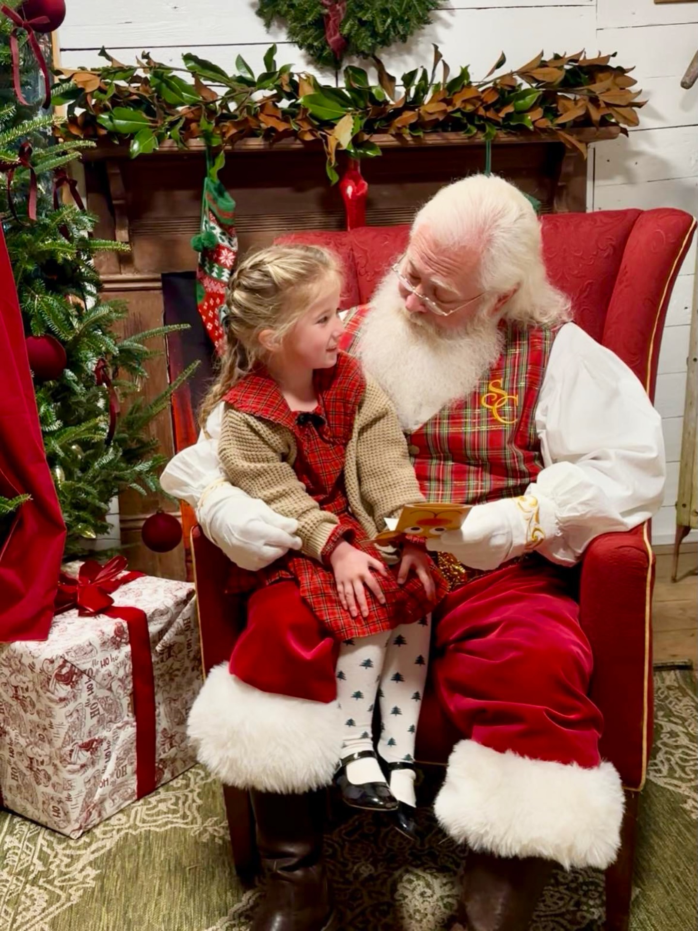 🎄✨ Christmas at Jack’s Creek✨🎄
It’s the most magical time of the year on the farm — the lights are glowing, Grandma’s Christmas Shop is stocked full of ornaments & gifts, the animals are waiting for visitors, and the hayride through the Tunnel of Lights is running all weekend long! 🚜💫
⏰ Weekdays 11am-6pm
⏰ Weekends 9am-6pm
And guess what… SANTA is here! 🎅❤️
Santa Dates:
10AM- 5PM
• Dec 6 — (11 AM–4 PM)
• Dec 7
• Dec 13
• Dec 14
📸 Take your own photos — Santa can’t wait to see everyone!
Bring the kids, bring your friends, bring the Christmas spirit — we can’t wait to see y’all at Jack’s Creek! 🎄❤️
#JacksCreekFarms #ChristmasOnTheFarm #SantaAtJacksCreek #TunnelOfLights #GrandmasChristmasShop