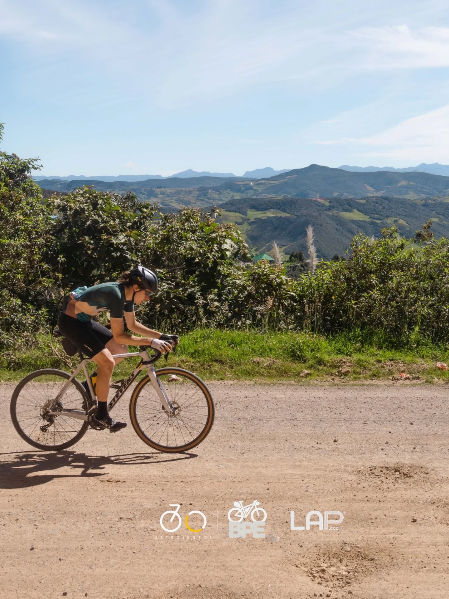 FOTOS #gravelfest
El día de ayer tuvimos un poco de problemas con la descarga de fotos. El día de hoy ya están disponibles todas las fotos gracias a @lanza.fit
Revisa el link de la fotos en nuestra bio 👆
No nos cansamos de agradecer a quienes hicieron posible esta hermosa fiesta:
@lap.ccc
@setecientos.cc
@specializedec
@shimanoecuador
@toscana.alimentos
@skratchlabs.ec
@bike_service_morales
@naturhotel_
@laitalianaec
@593premiumlager
@maki.ecuador
@sorell_gelato
@casafirenza
@lataqueria57cue
@pecoburger.ec