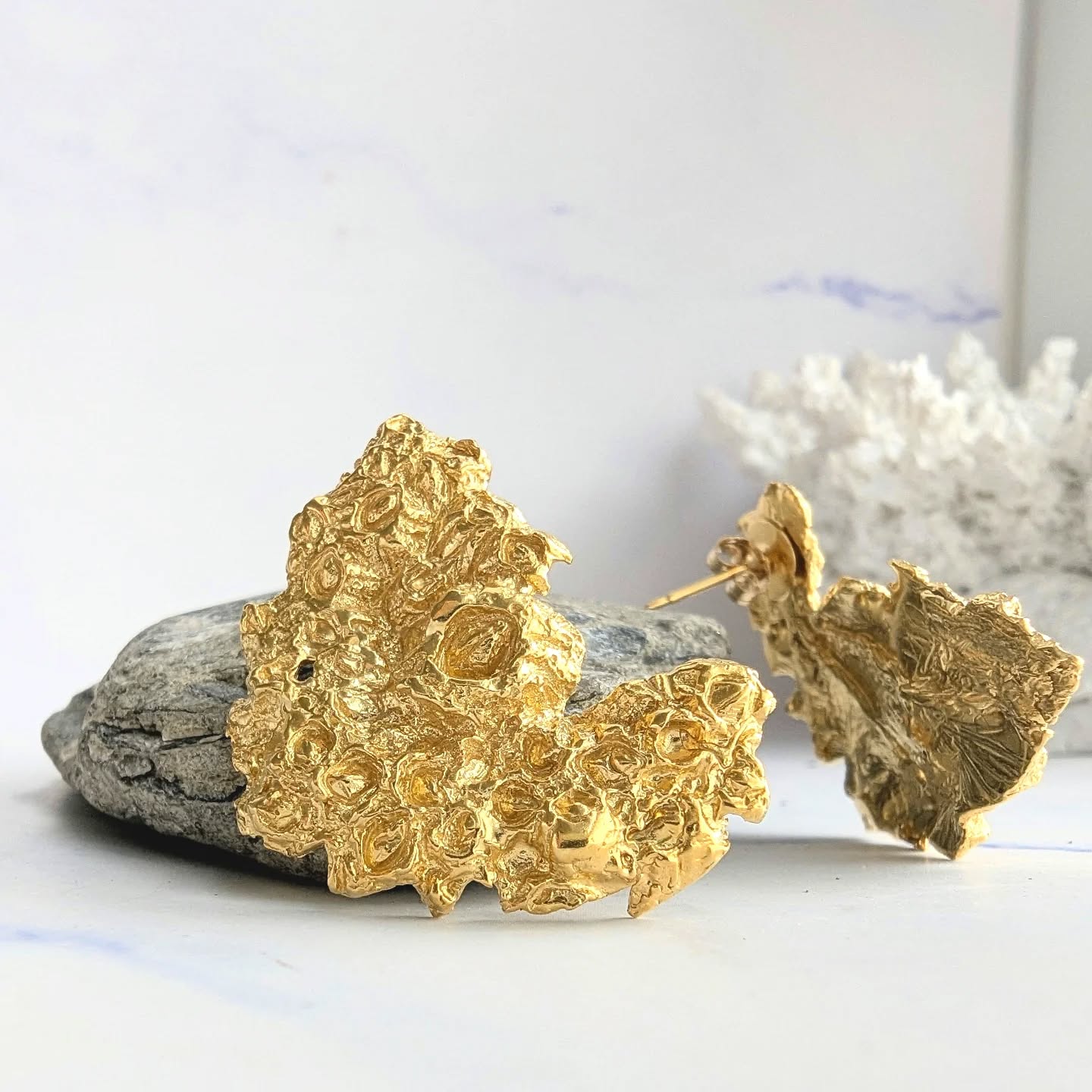 Well, I never thought I would be pricing up 9ct Gold at over £1000 😬😵.. As a jeweller I don't really like anything under 14ct but the price of gold grain is eye watering! £52 a gram for 9ct (in 2017 it was £16!!) and £82 for 14ct... These earrings weigh in at 7.5g each so you do the maths!!! And that's before I have started work!! Yikes.
Don't panic, if you are a Gold Girly and don't have a spare £1000 rattling around to wear on your ears, I have listed these in Gold Vermeil (24ct gold plated sterling silver) they are still a statement piece but they are quite a bit less expensive and still as beautiful.
I love gold, I love 22ct gold as there is nothing quite the same as the golden lustre you get from high carat gold. Plus gold, even better in jewellery form as you get to wear it, is still a great investment which is why some cultures give it as a wedding gift.
#goldjewellery
#22ctgold #handmadejewellery