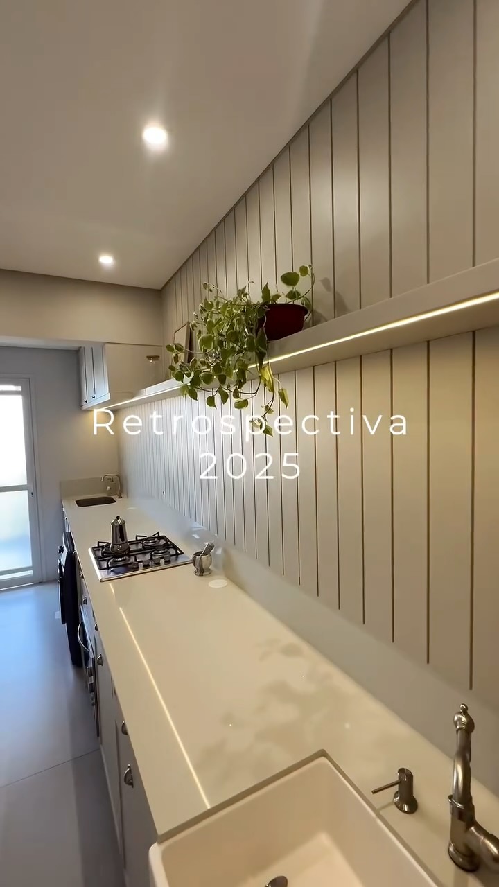 Retrospectiva 2025!
Por aqui passaram mais de 30 famílias. Mais um ano em que nos dedicamos a dar o nosso melhor e realizar os sonhos, expectativas, diminuir anseios e deixar os lares mais bonitos. Que felicidade!
#arquitetoblumenau #arquitetoflorianopolis #arquitetopalhoca