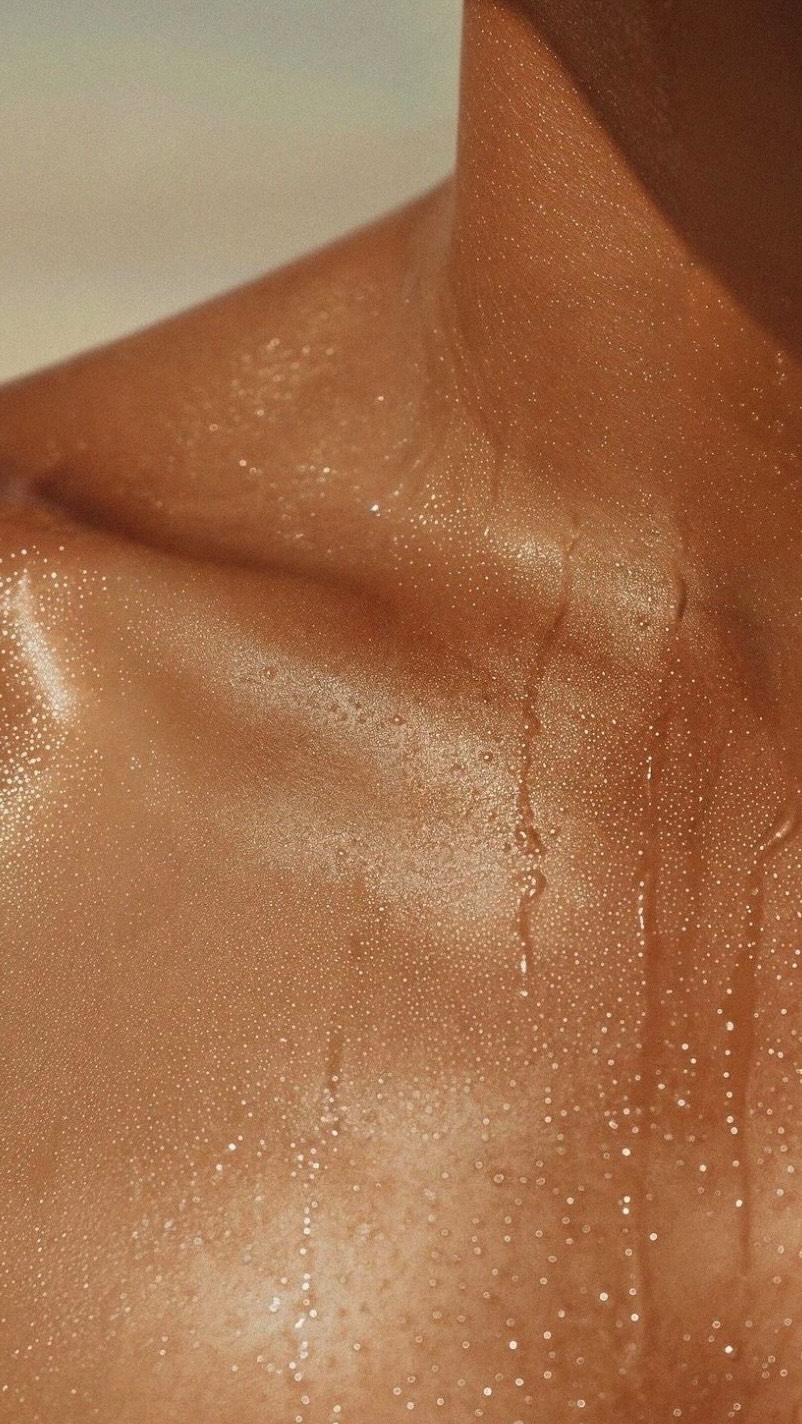 Introducing our clubstrong infrared saunas for our private suites.
Infrared heat, deep sweat, real recovery 🔥
From detox and muscle repair to stress relief and glowing skin—this is recovery that works from the inside out