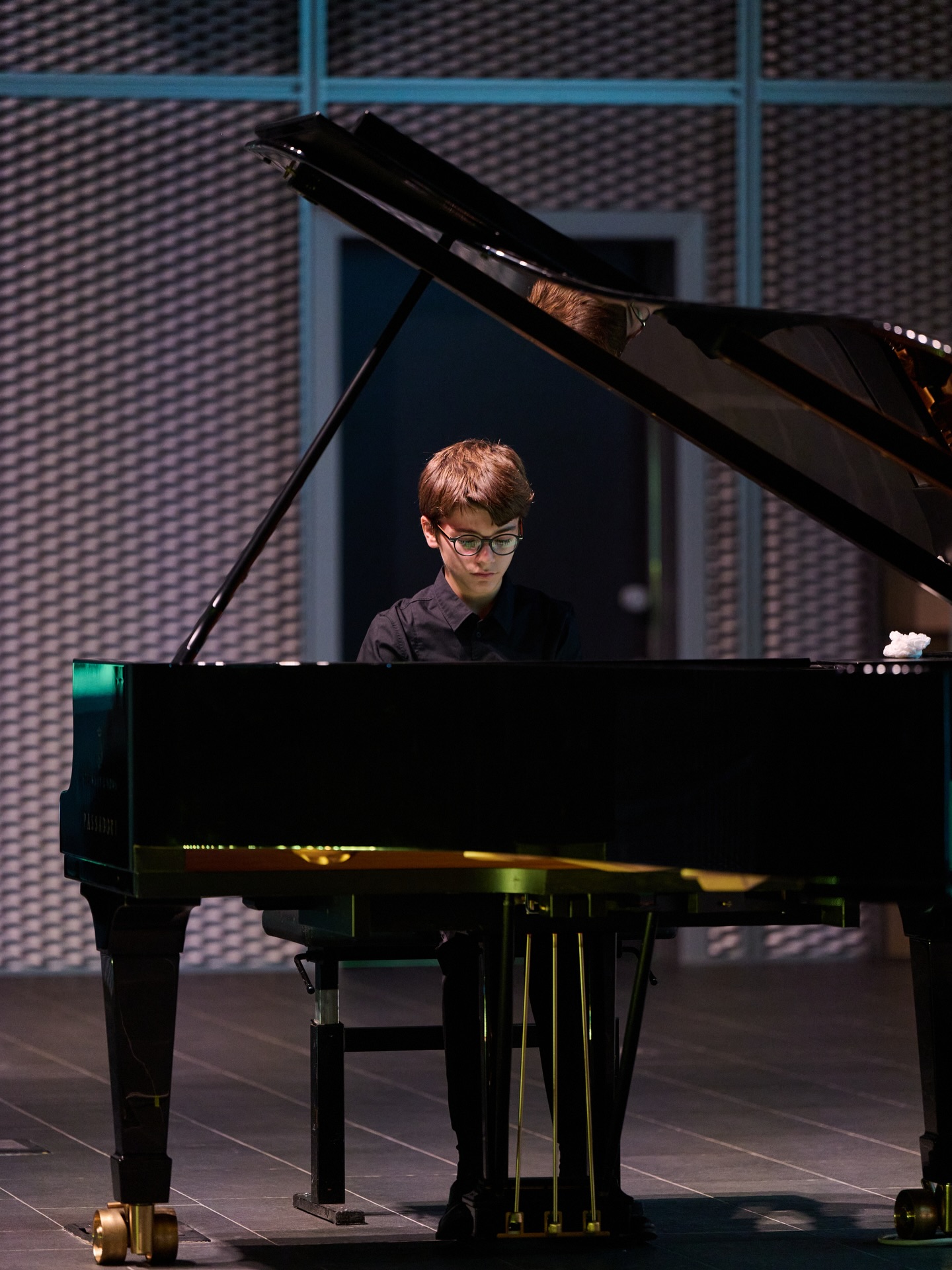 TOBIA PICCIRILLO
Con Chopin e Bach ha portato sul palco eleganza, precisione e un’intensità rara.
Tobia ha illuminato la serata con un’esecuzione profonda e piena di presenza.
Un artista in crescita che ha lasciato un segno nel cuore del pubblico. 🤍
#lamusicadelcuore#notedivita#concertobenefico#ospedalepapagiovannibergamo#cardiologiapediatrica