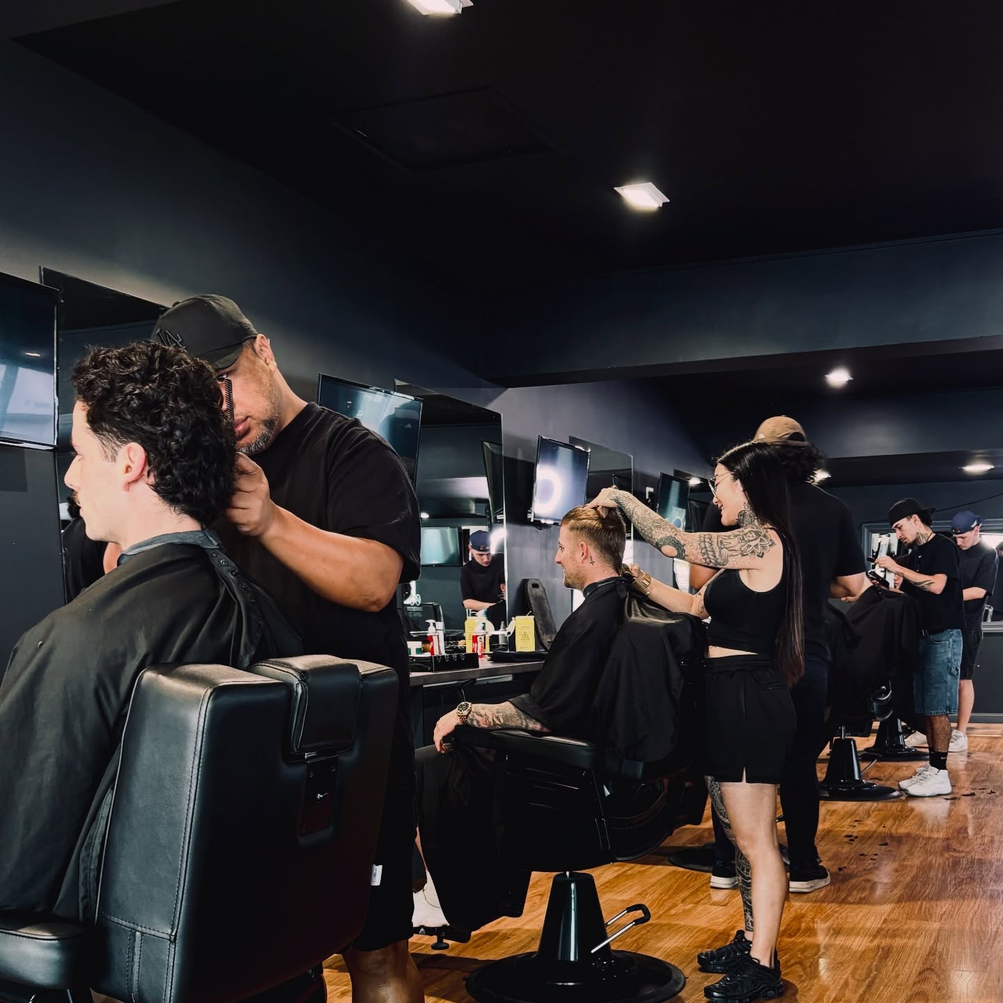 Need a fresh cut?! Make a booking online today to secure your spot!
👉🏽 www.ro-yalkingsman.com.au