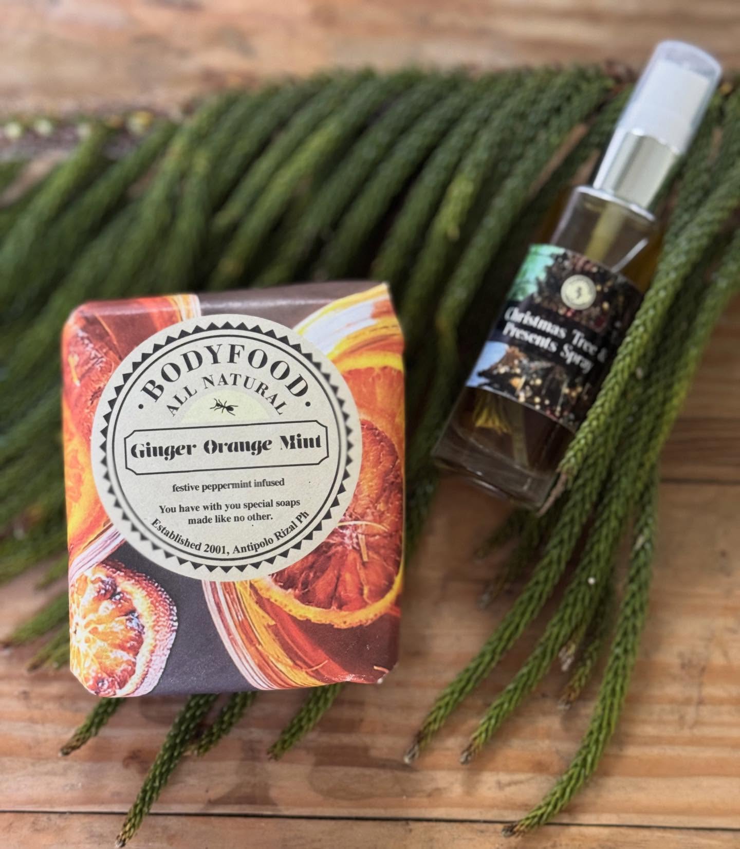Spiced Orange in Rum or Whisky, Nice yes? Such a nice warm & spikey holiday drink . We used this to inspire our creation of this soap that is just a delight to use in the bath.
5 Ginger Orange Mint soaps, EACH free with a Christmas Tree & Presents Spray ✨ only till Sat or while supply lasts
₱885