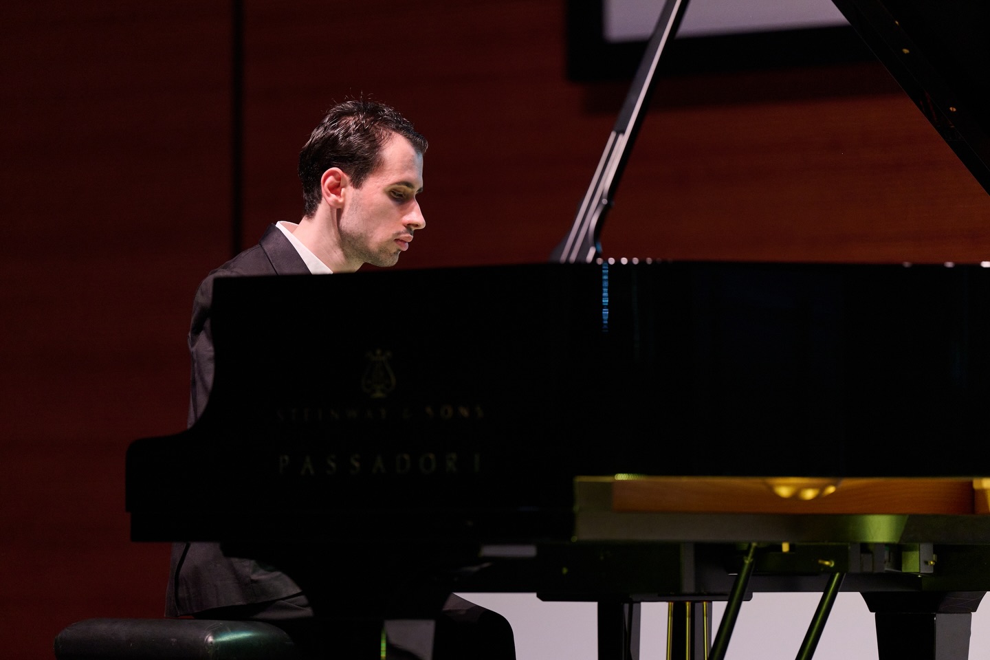 NICOLA PIO NASCA
Con Bach e un emozionante medley dedicato a Rota, Morricone e Piovani, ci ha guidati in un viaggio musicale intenso e raffinato.
Un talento giovane e già straordinario.
Grazie per aver condiviso con noi la tua arte. 🫶🏻
#lamusicadelcuore#notedivita#concertobenefico#ospedalepapagiovannibergamo#cardiologiapediatrica