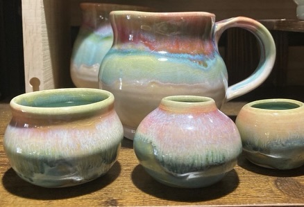 ⭐️ Pan Pottery, by Jill Silva🐦⬛
•
•
•
#supportsmallbusiness
#capecodbusiness
#blackcrowgallerycc
#localart
#capecodartists
#womenownedbusiness