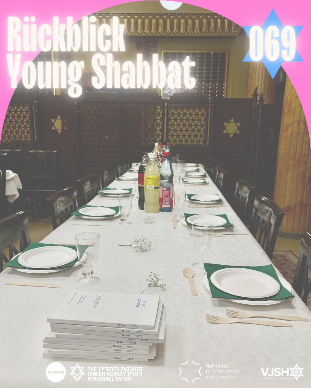 Jung. Jüdisch. Gemeinsam.
Gefördert von Nevatim, ein Projekt von Jewish Agency for Israel - in Kooperation mit dem Rabbinat
Am Freitag haben wir in Frankfurt offiziell unsere neue monatliche Reihe Young Shabbat eröffnet – ein Abend voller Wärme, Verbundenheit und jüdischer Energie.
🕯 Thema:
„Licht im Dunkeln – Chanukka, Kislew und die Kraft des Vertrauens“
Was diesen Abend besonders gemacht hat:
• 30 Teilnehmer*innen – junge jüdische Menschen, die zusammenkamen, um Shabbat zu feiern
• Kabbalat Shabbat in der Westend-Synagoge
• Kiddush & Dinner im Shtibl, begleitet vom großartigen Essen von @shalom_makkabi :
– Plov
– Wareniki mit Kartoffelfüllung
– Bunte Salate
• Ein inspirierender Shiur von Rav Apel
• Gemeinsames Singen & Melodien, die Rav Apel eingeleitet hat
• Gespräche, Begegnungen und viel neues Licht
Ein Gedanke zum Monat Kislew:
Kislew erinnert uns daran, dass Vertrauen nichts ist, das wir allein schaffen können.
Wir brauchen einander.
Licht entsteht nicht nur durch Kerzen.
In jedem Menschen gibt es ein bisschen Öl – ein inneres Licht.
Und wenn wir zusammenkommen, wird dieses Licht stärker.
💙 Danke an alle, die diesen Abend möglich gemacht haben – und an jede einzelne Person, die da war und dieses neue Projekt mit Leben gefüllt hat.
📅 Wir freuen uns schon auf den nächsten Young Shabbat!
Stay tuned.