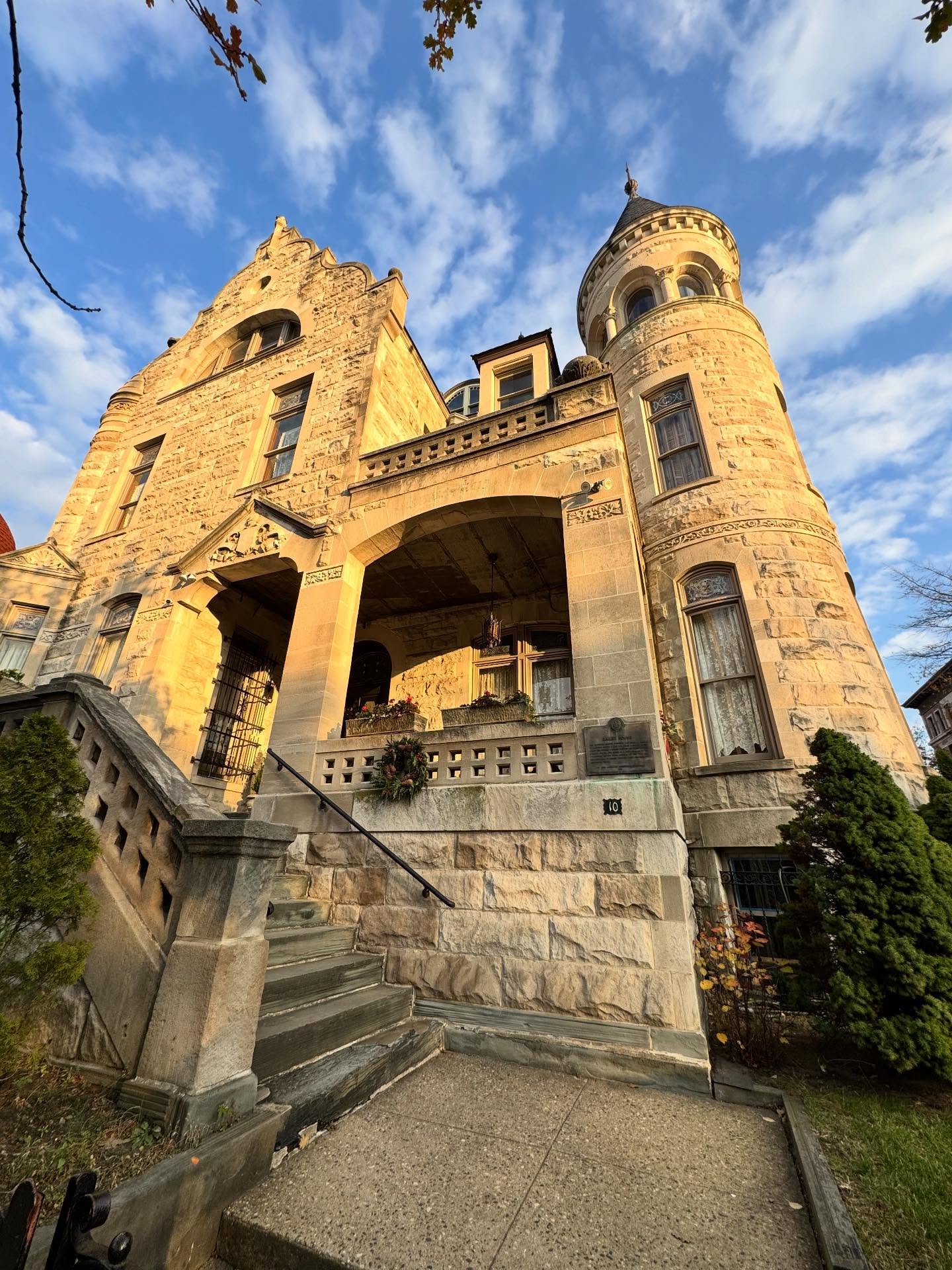 i’ve walked past this house at least 100 times since moving to nyc and always admired how bold and beautiful it was, but it wasn’t until a few days ago, where i was really actively looking around at my surroundings, that i saw in big bold font my name popping out at me. a name that is not only what im called, but my family’s last name on my mothers side. now this bailey are the ones who built the circus but who knows maybe im related to them lolz, but i took away a big lesson from this small moment i wanted to share. there are so many things to see in this world. good, bad, beautiful, ugly. and in a world of overstimulation, big things are thrown in our face everywhere! if you have the privillage to take that breath and sit into the moment of life comfortably (which i really want to acknowledge is such a privilege), then i urge you to look into the details of life that are truly all around. i’ve found that when my eyes are truly open, i can see so much more. these little moments bring me so much goodness that i then want to share with everyone around me. maybe i’m a silly little optimist, but i think if everyone in the world did that, there would be a lot less hate and a lot more love <3