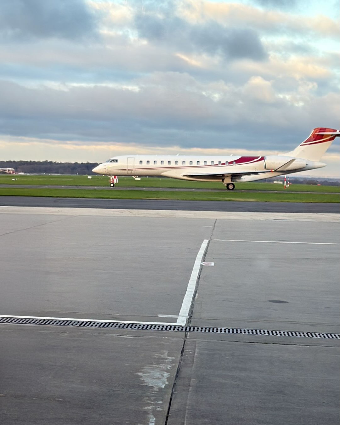 Some highlights from a recent flight we prepared for our client aboard the impressive Global 7500 š©ļø
From a special onboard menu crafted to their preferences to the unparalleled comfort of one of the leading ultra-long-range jets, this journey was a pleasure to help bring to life.
With its exceptional range, spacious cabin and the luxury that Bombardier is famous for, the Global 7500 continues to be a popular charter choice among our clients. If youād like to learn more about this aircraft or make a charter enquiry, please get in touch with the team at charter@365aviation.com.
#365aviation #privatejetcharter #global7500 #bombardier #BusinessAviation #bizav #privatejet #flyprivate #privateaviation #avgeek #aviationphotography