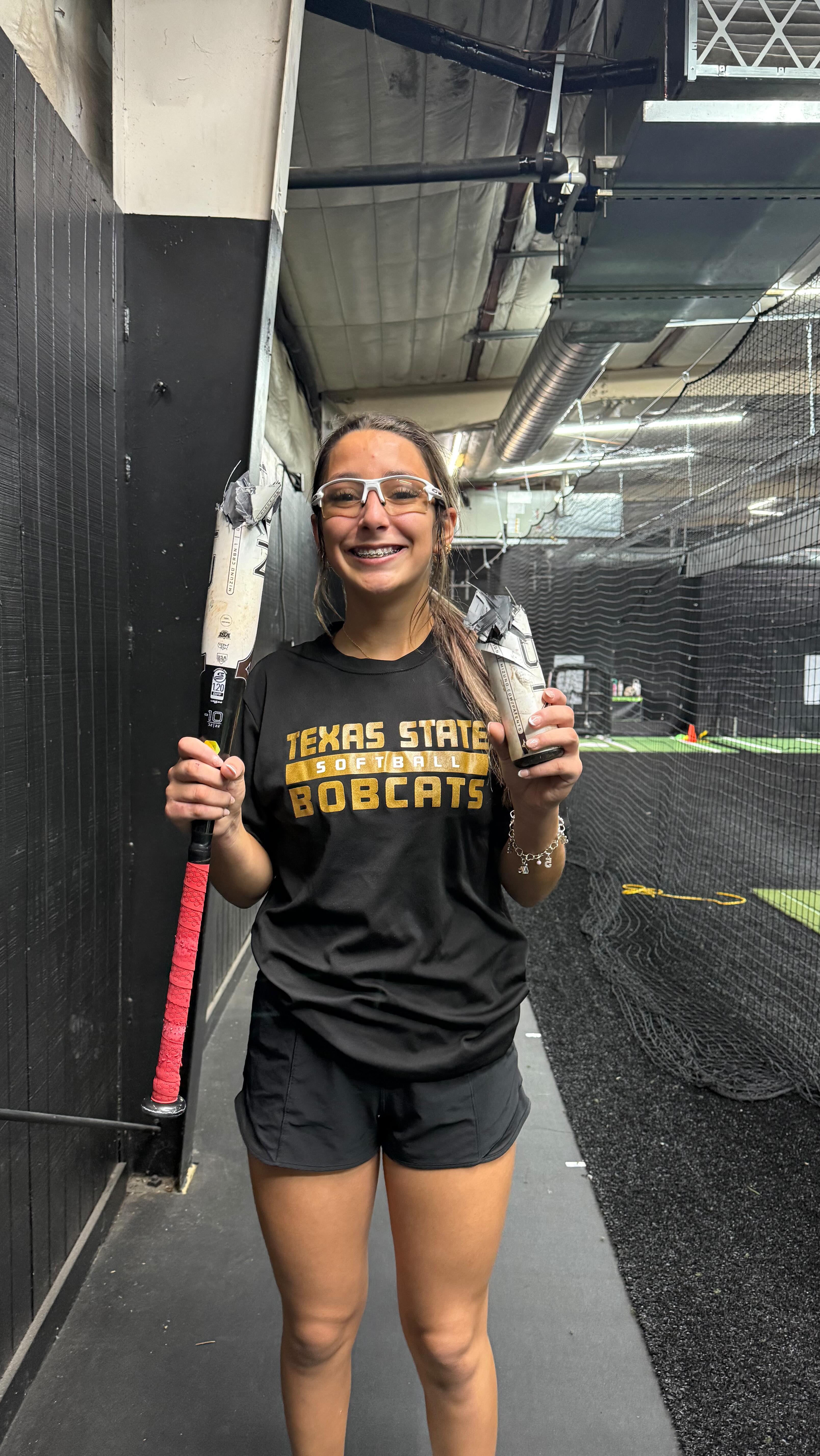 Another day at the lab 🥼 📍, @gabs.alcala5 breaking off (😉) her @mizunousa CRBN! Out with the old and in with the new, continue swinging it hard kiddo! 🔥