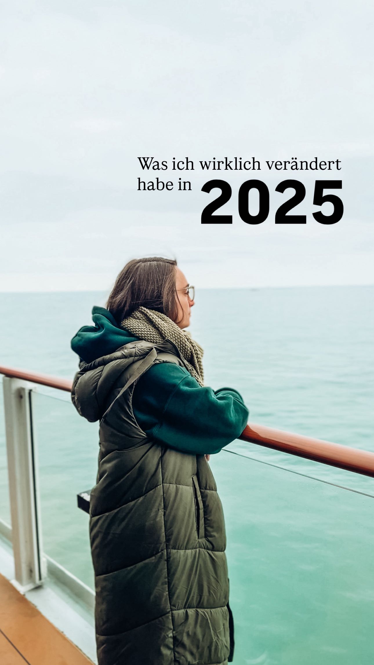 Ob 2025 intensiv war fragst du dich?
Oh ja! Sehr!
Mein Leben wurde komplett durchgerüttelt. Kindheitstrauma aufgerissen, Freundschaften, Familie und Beziehungen durchgerüttelt, Selbstzweifel glichen dem Mount Everest und dann habe ich noch so viele Schritte in meiner Selbstständigkeit unternommen, dass ich perplex über meinen Mut bin und mich dafür liebe!
Ich habe selten so viel Schmerz, tiefe Traurigkeit, Vermissung mit gleichzeitige Liebe, Dankbarkeit und innere Gelassenheit verspürt.
2025 - What a Ride!
Wie war 2025 bei euch?🎢