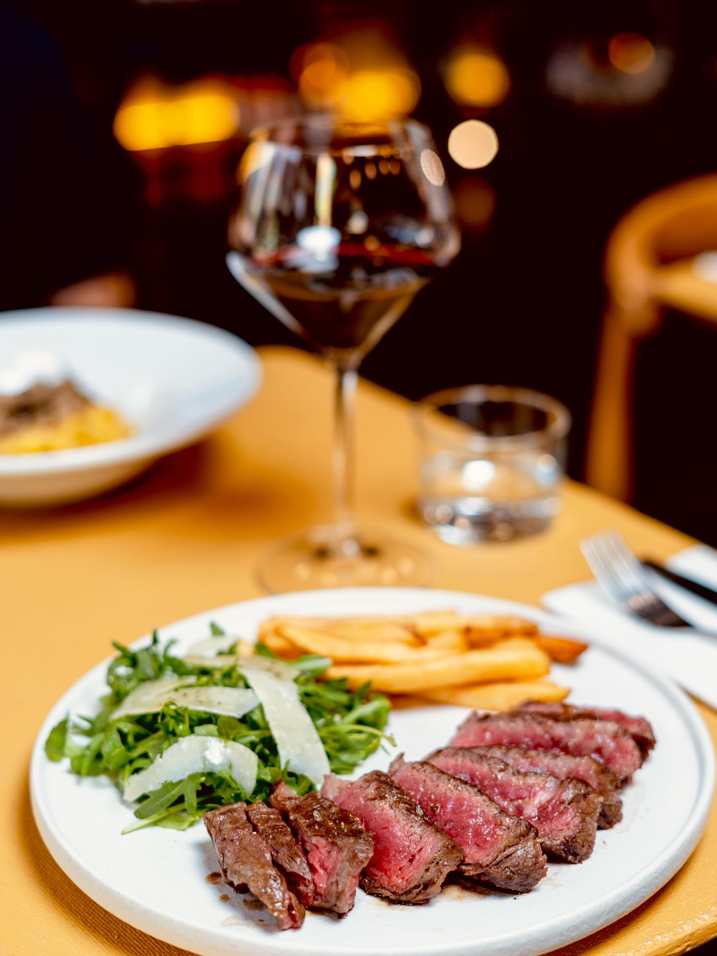 Come to Covent Garden and soak up the Christmas atmosphere all around us. 🎄✨
Weekday lunch
• Perfect for a relaxed weekday lunch. ☀️🍴
Pre-theatre dining
• Ideal for pre-theatre dining. 🎭
Celebratory group gatherings
• A welcoming setting for festive get-togethers with friends or colleagues. 🥂🍾
For wine lovers
• Dishes designed to pair beautifully with wine. 🍷🍇
Terrace
• A calm courtyard setting, surrounded by the West End’s Christmas buzz. 🫶
#CoventGarden #WestEndLondon #ChristmasInLondon #WineAndDine #LondonEats #FestiveDining #dallaterrawine