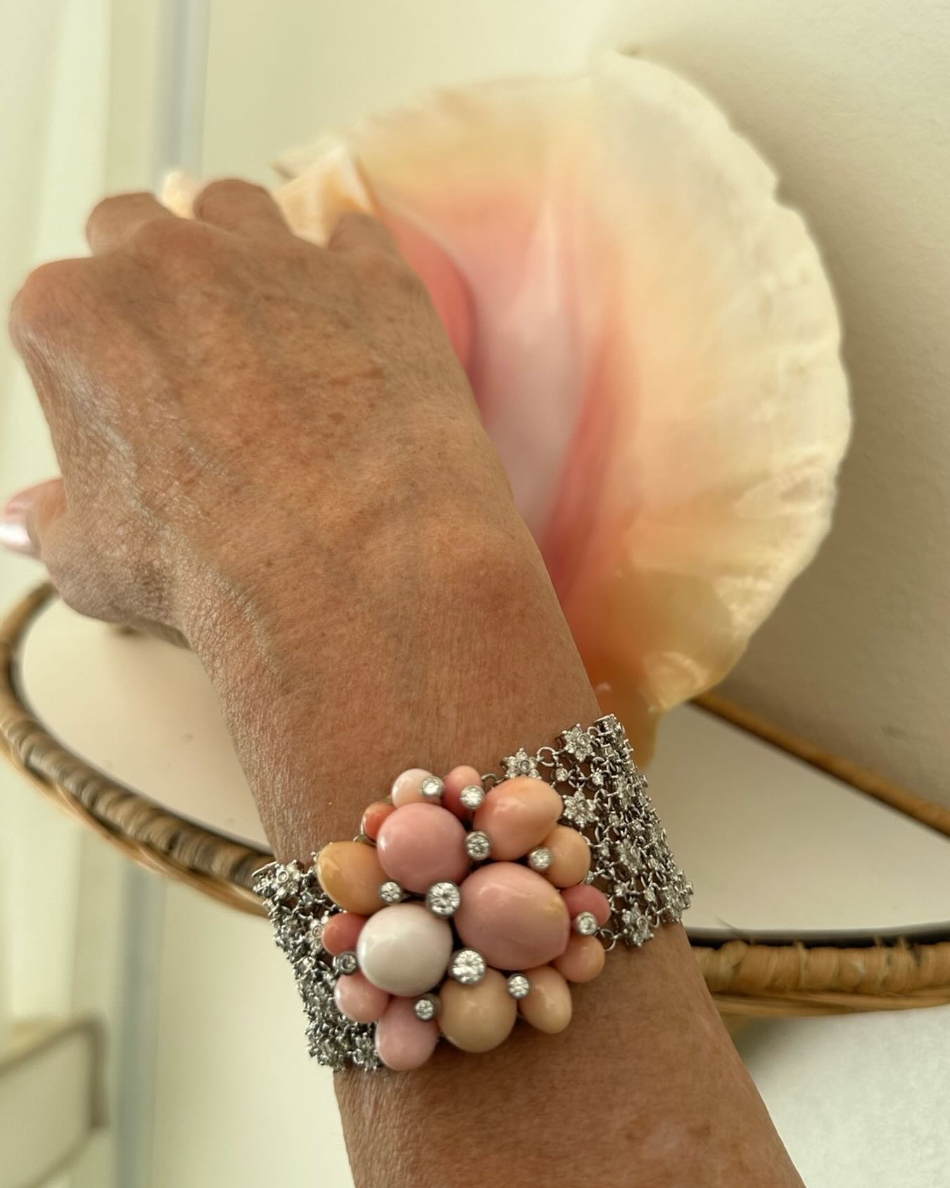 Escape the winter holiday season to Miami with this warm, coral, vintage cuff. #vintagejewerly #estatejewelry #miamibeach #artbaselmiami #artbasel #alperjewelry #buyselltrade