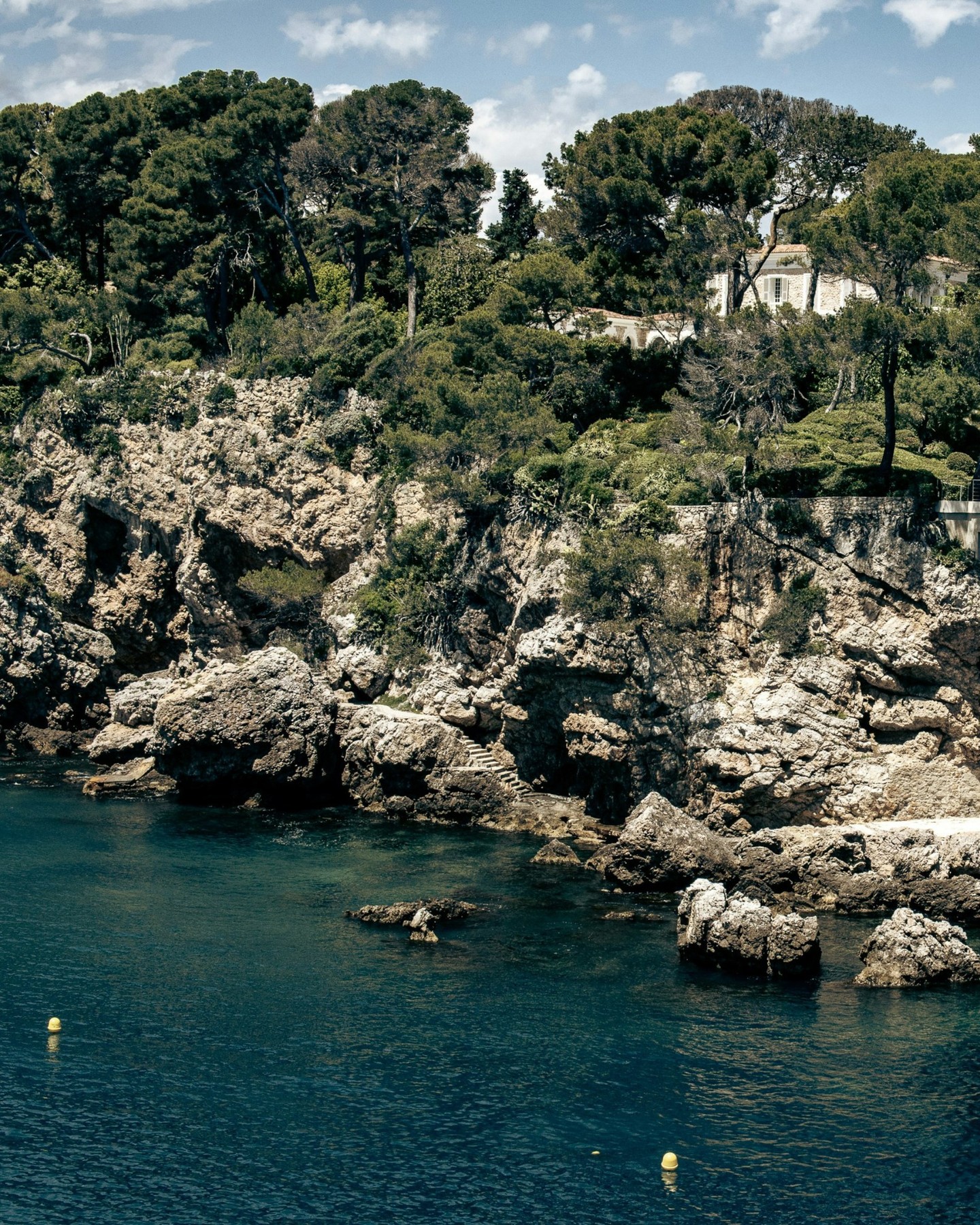 How "Green" Can Yachting Be?
Hybrid propulsion, electric engines and improved energy systems are becoming key features in modern yacht design. Advances in battery storage allow for extended silent running, while solar panels and energy management software help reduce reliance on generators. Materials used in construction and interiors are also evolving, with a focus on lower-impact alternatives.
These developments are reshaping the conversation around sustainability in yachting. The industry is making progress through technology and design, but the overall environmental footprint of large yachts remains a topic of ongoing examination and innovation.
Photo: Bruno Ngarukiye