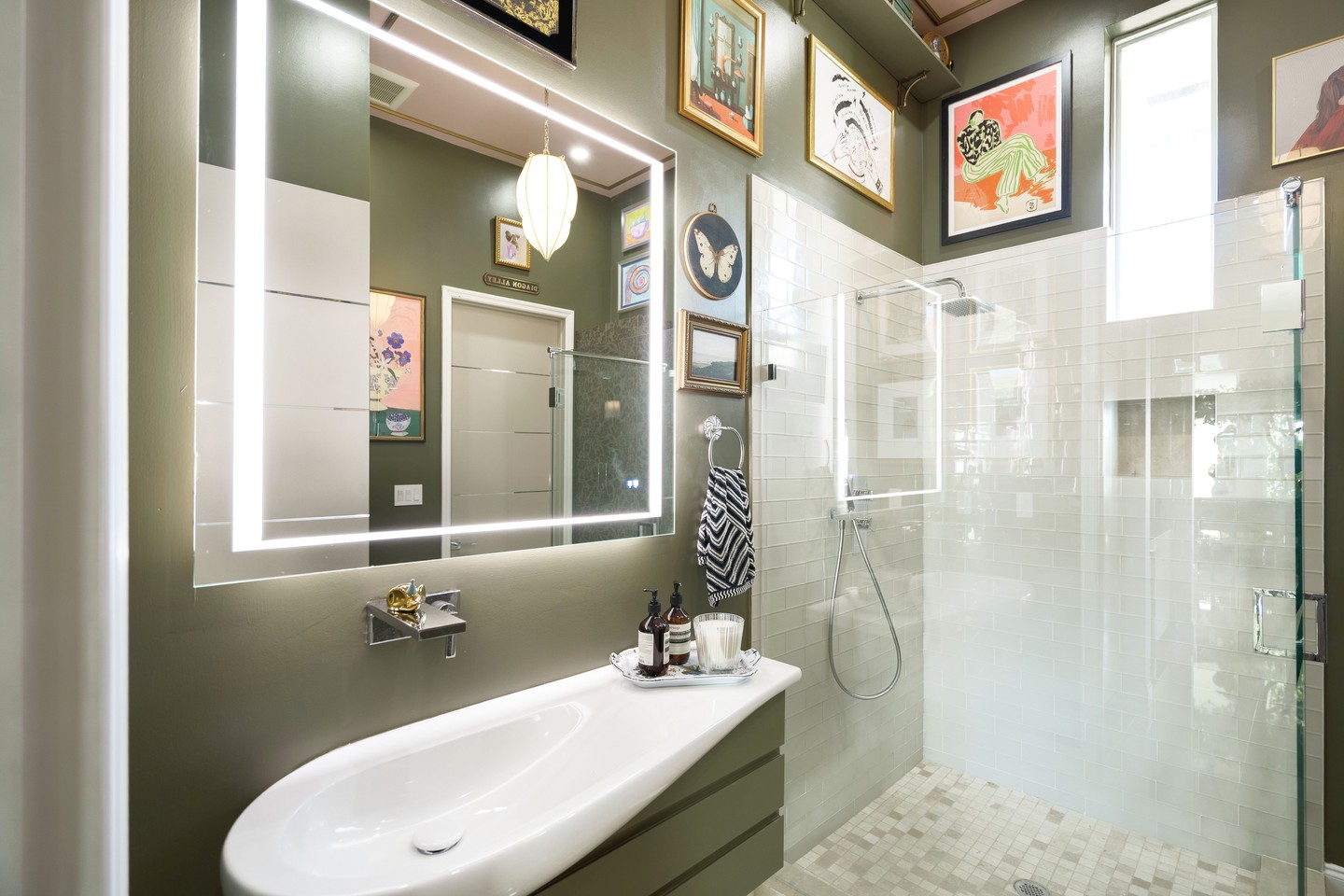 Here it is: the final reveal of my guest bathroom transformation!
This design was inspired by the charm of the English countryside with its soft colors, timeless patterns and delicate florals. I wanted this space to feel more like a cozy library/gallery…. A space full of character and unexpected details. The kind of place that surprises anyone who walks in and makes them say, “Wait… this is a bathroom?”
I’m beyond thrilled with how it turned out, and I hope you love it just as much as I do!