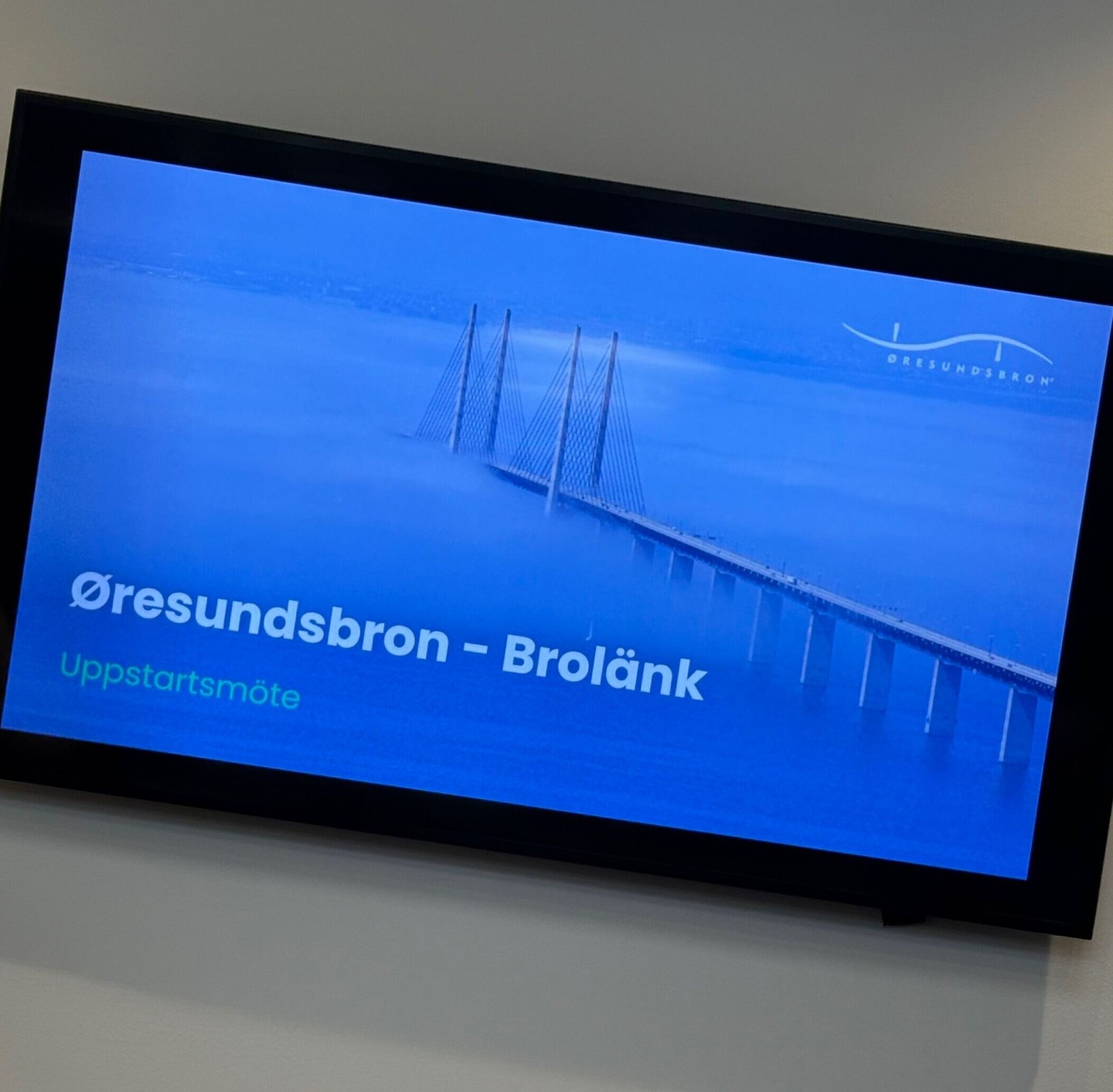 Idag var en stor dag! ⭐️
Vi har haft vårt startmöte inför uppstarten av ramavtalet på Öresundsbron – och snart börjar resan på riktigt. 🌉
Vi är både stolta och ödmjuka inför uppdraget och ser fram emot att få bidra med vår kompetens, vårt engagemang och vår laganda.
Nu väntar utbildningar, förberedelser och allt som behövs för att komma i riktigt bra form inför starten. 📚🛠️
Det här markerar början på något fantastiskt – och den 1 januari kör vi igång! 🚀🔥
Tack till alla som varit med på vägen hit. Nu gör vi detta tillsammans! 🙌🏼💫