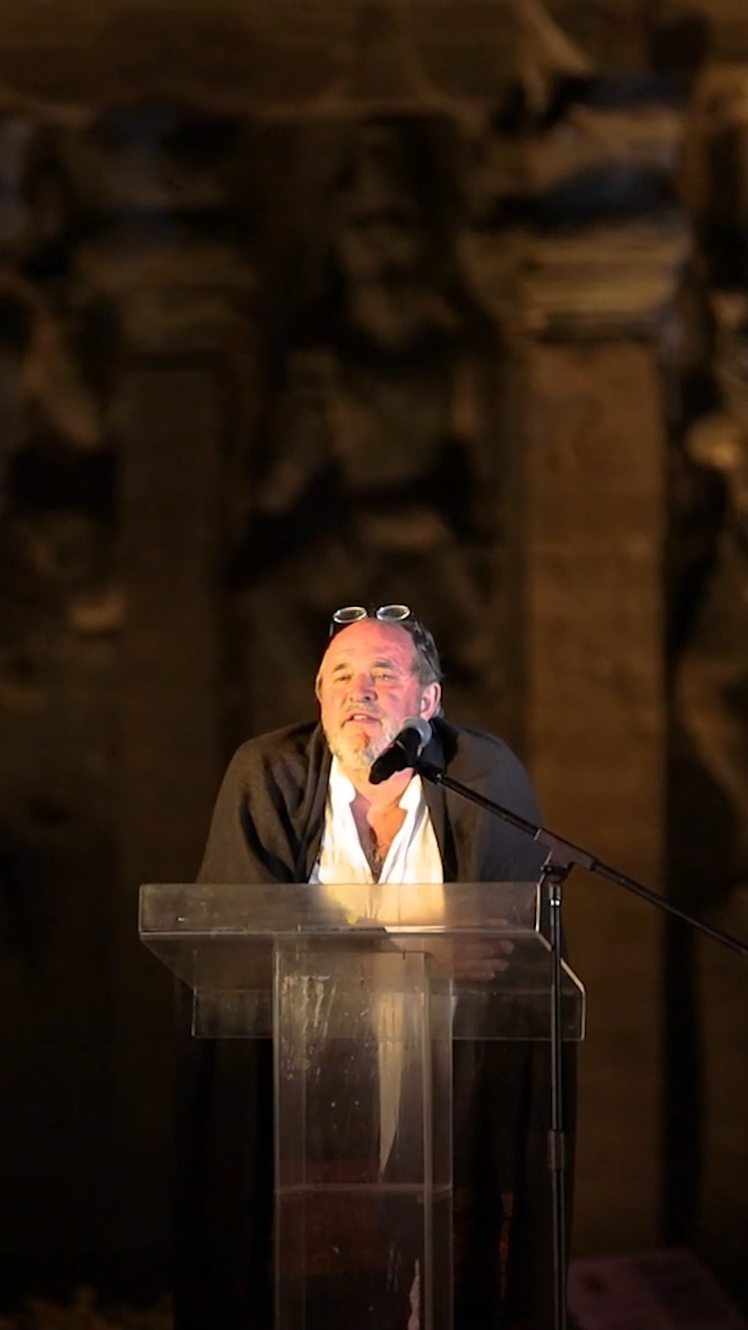 William Dalrymple speaks on ancient India's sphere of influence, how remarkably it was achieved, and how it spread along the Golden Road from the focal point of Kailasa Temple, Ellora, at #AIKYAM2025. An opportune story at the UN@80 celebrations in CSN Maharashtra.
#AIKYAM2025 #SOPAAN #UN #MinistryOfTourism #UNESCO #MaharashtraTourism