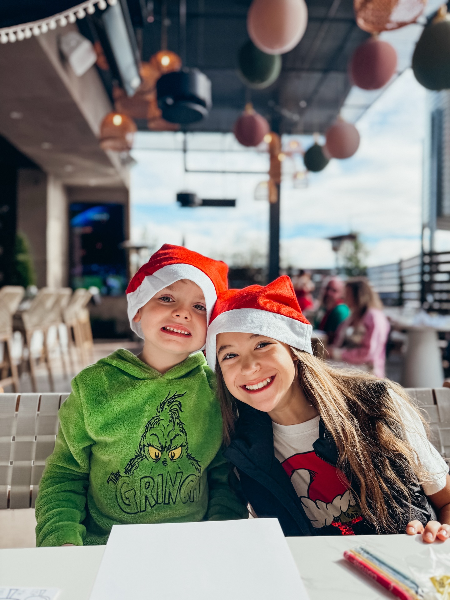 Christmas brunch with the Grinch 💚
@onestorysocialdining
#christmasbrunch #grinchmas #parentsofig #brunch #familyfun holidaychaos