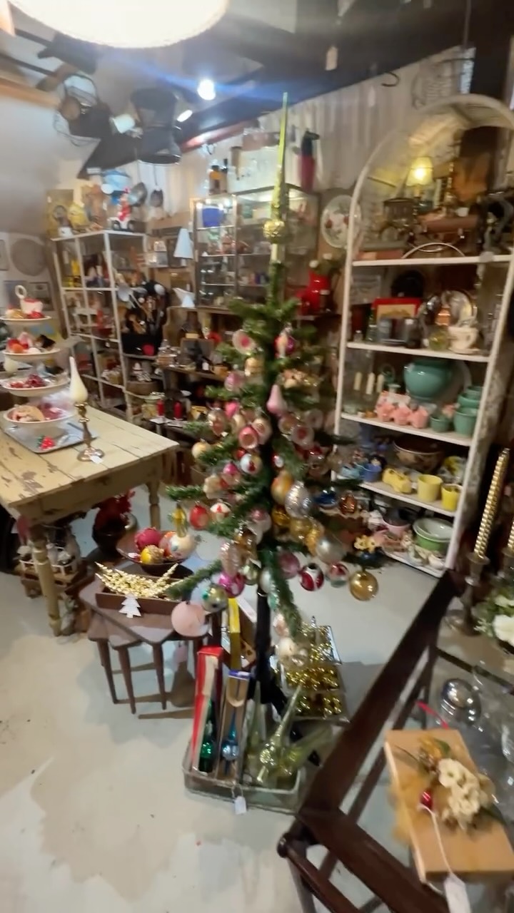 At Tomato Factory Antiques & Design Center, you’re not just shopping… you’re supporting 20+ small, independent businesses under one roof.
From vintage treasures and handmade goods to décor, art, collectibles, gifts, and one-of-a-kind finds — every purchase makes a real impact on the people who create, curate, and pour their hearts into what they do.
As we head into Black Friday and Small Business Saturday, we hope you’ll stop by, explore, browse, and enjoy the magic that makes this place special. But truthfully?
Your support all year long means the world to us.
Thank you — sincerely — for choosing local, for showing up for small businesses, and for keeping our community vibrant.
🕰 Open daily • Hopewell, NJ
✨ Free Parking!
✨ Come discover something wonderful.