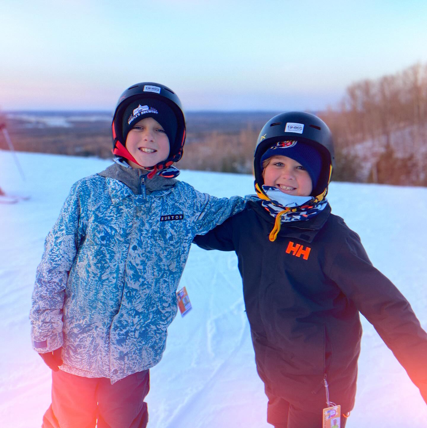 Winter fun, right in our backyard ❄️
Barrie is surrounded by some of Ontario’s BEST family winter activities… all within an hour.
⛷️ Skiing at Horseshoe
🛷 Tubing at Snow Valley
🔥 Friday Harbour winter village
🌲 Trails at Hardwood
🌉 Scenic Caves snowshoe adventure
I put together a list of 5 fantastic winter things to do with your family this season!
👉 LINK IN BIO (Blog)
#BarrieWinter #SimcoeCountyLife #FamilyLifeUpgrade #BarrieRealEstate #KenPooleRealtor #EngelVolkersBarrie #HorseshoeResort #SnowValley #OntarioWinterFun