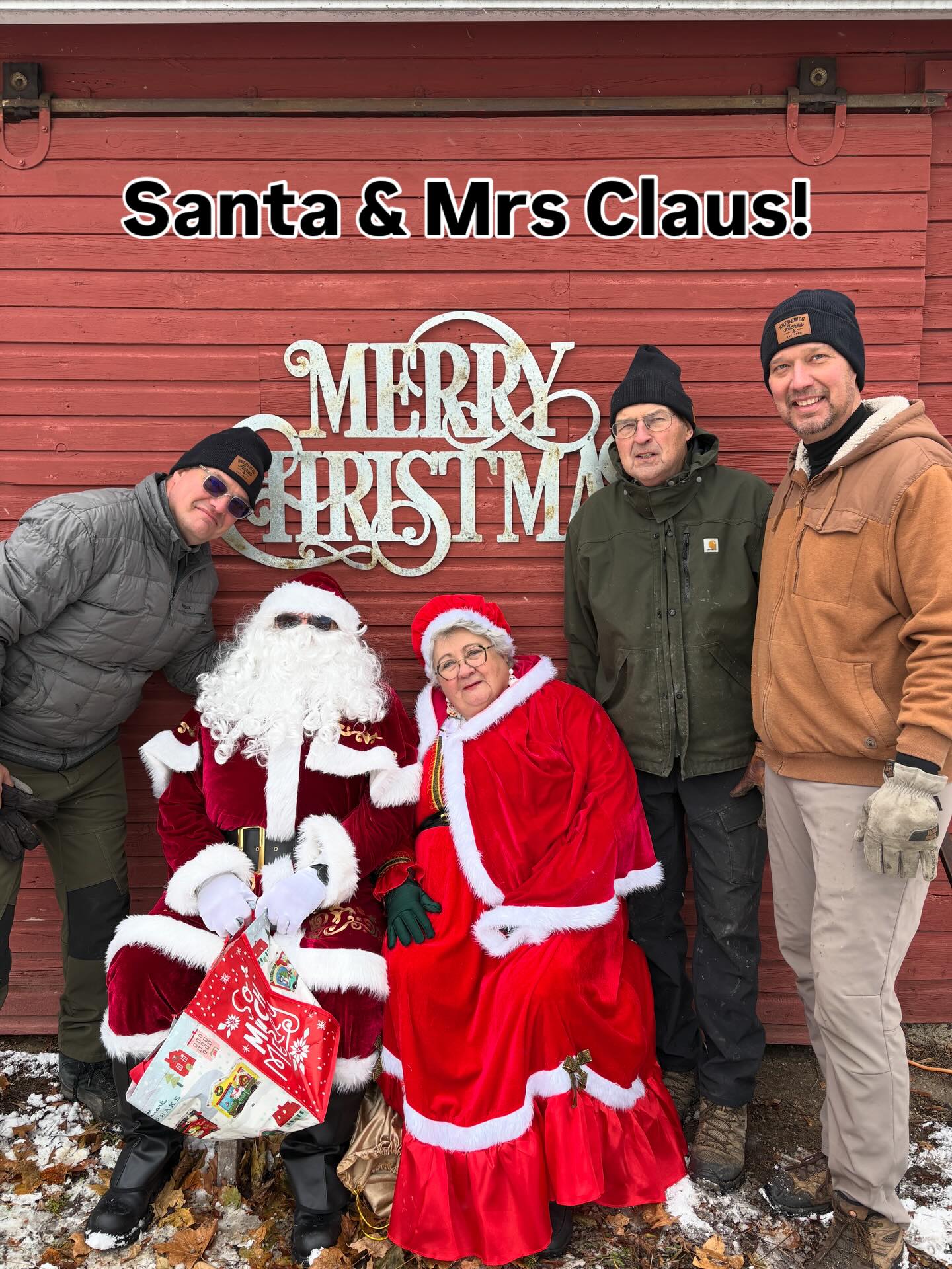 Santa & Mrs Claus support local businesses! How are you going to support your local peeps on this Small Business Saturday?